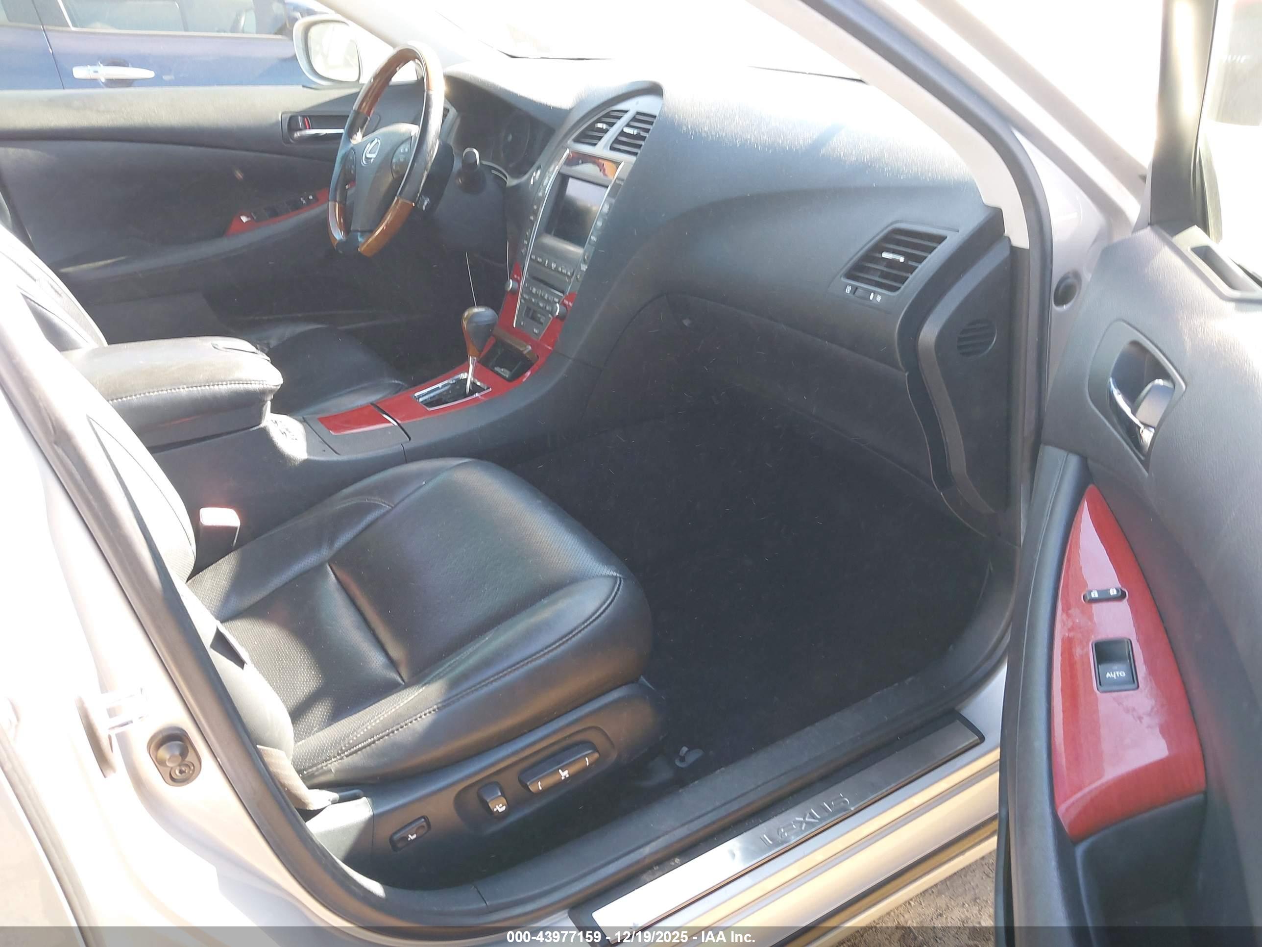 LEXUS ES image 5