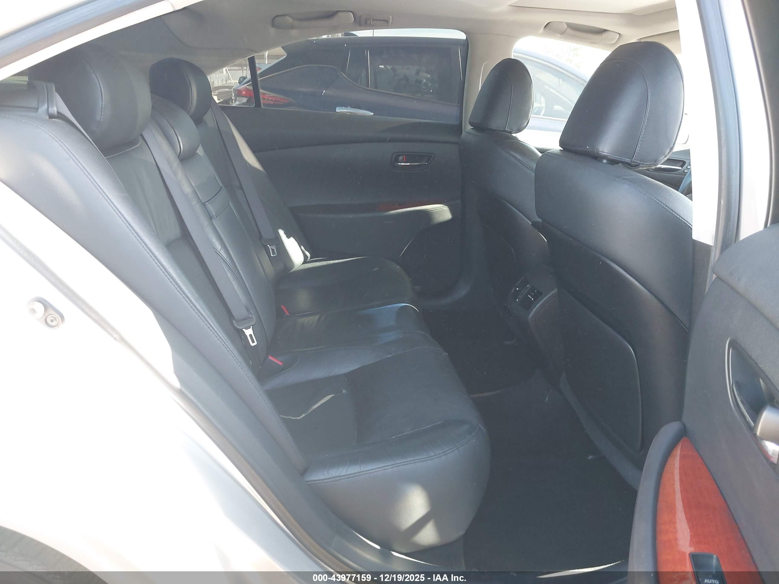LEXUS ES image 8