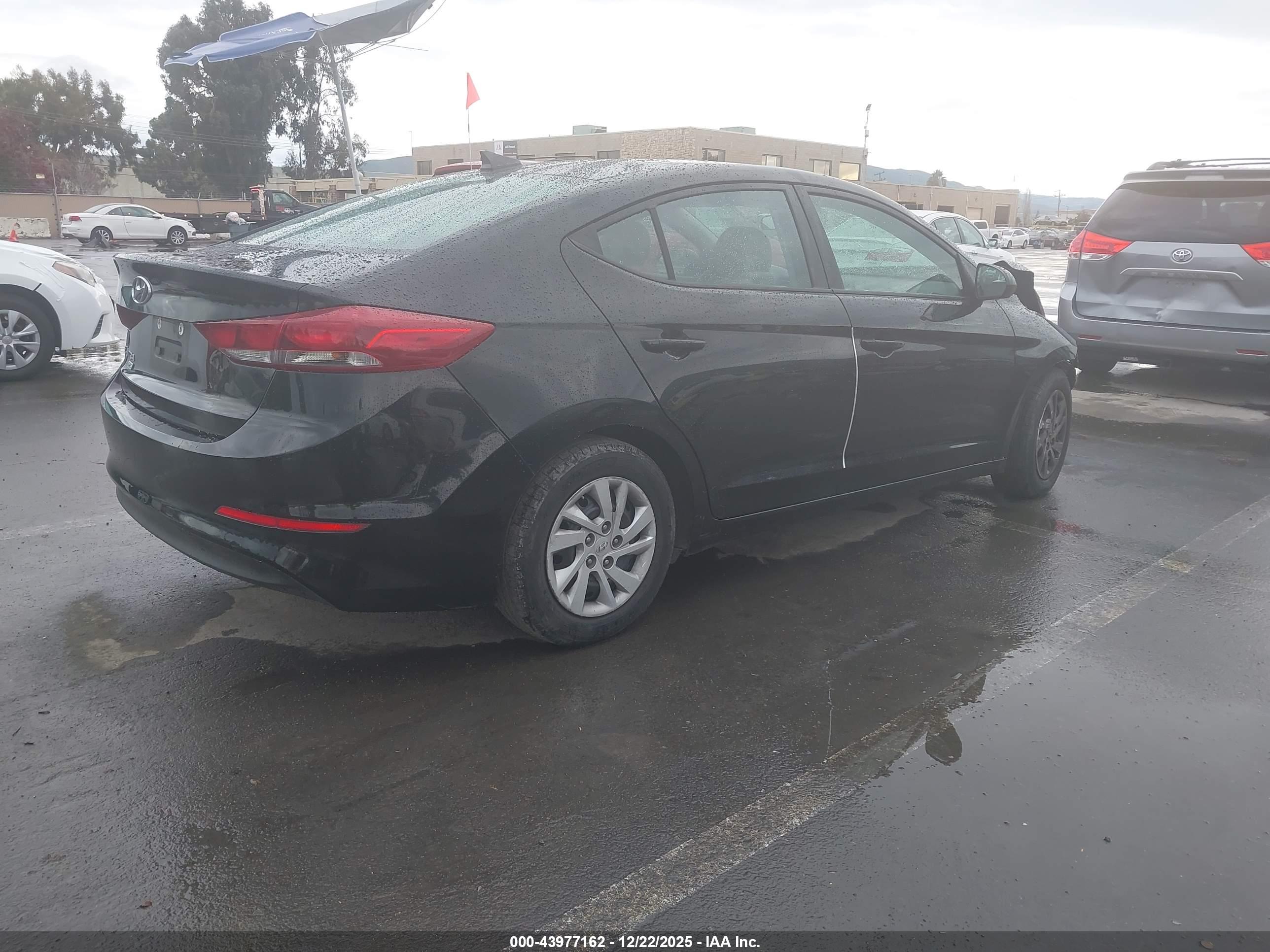 HYUNDAI ELANTRA image 4