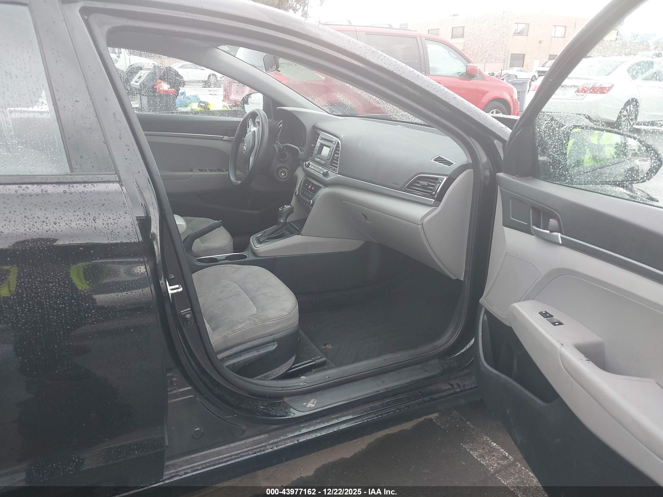 HYUNDAI ELANTRA image 5