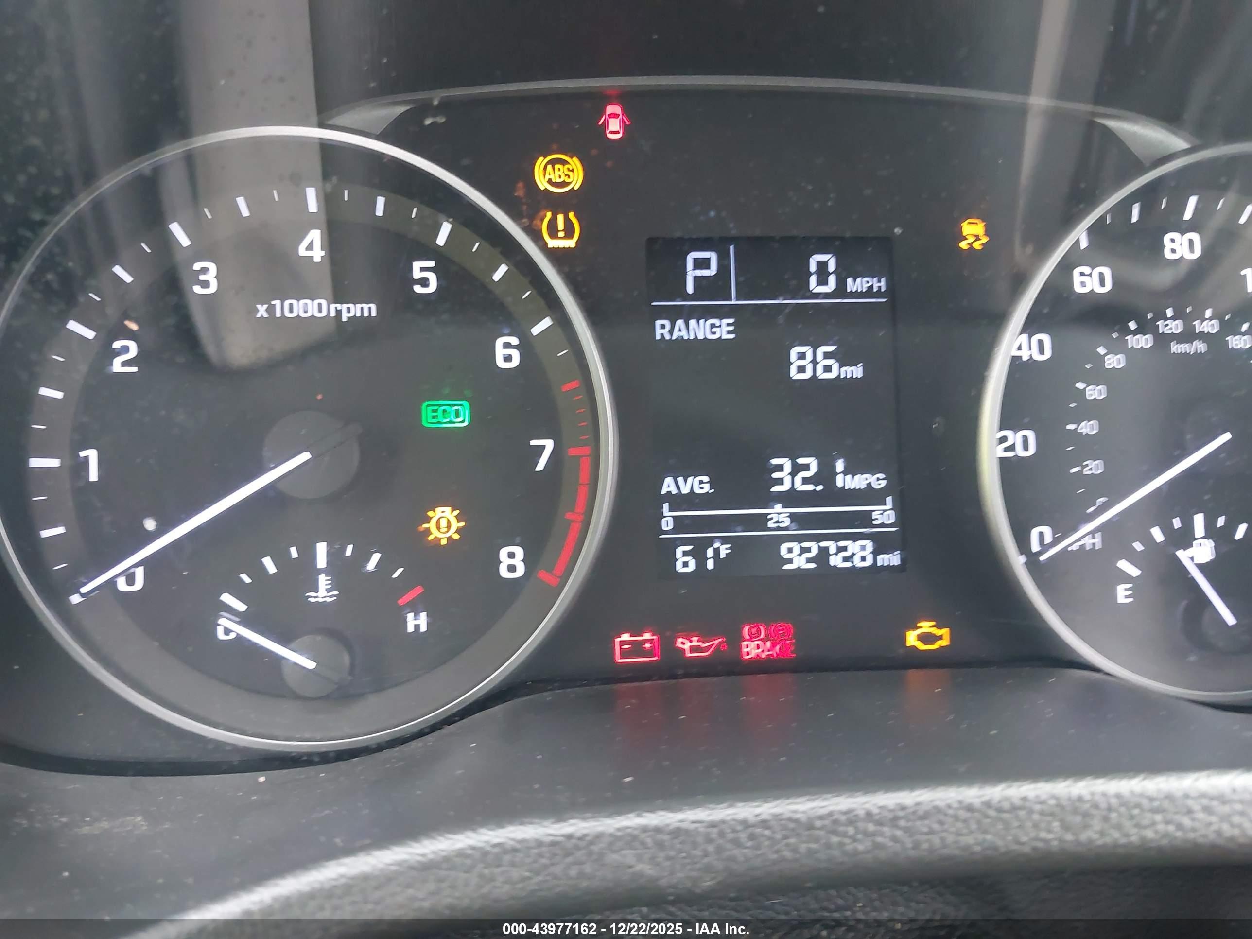 HYUNDAI ELANTRA image 7
