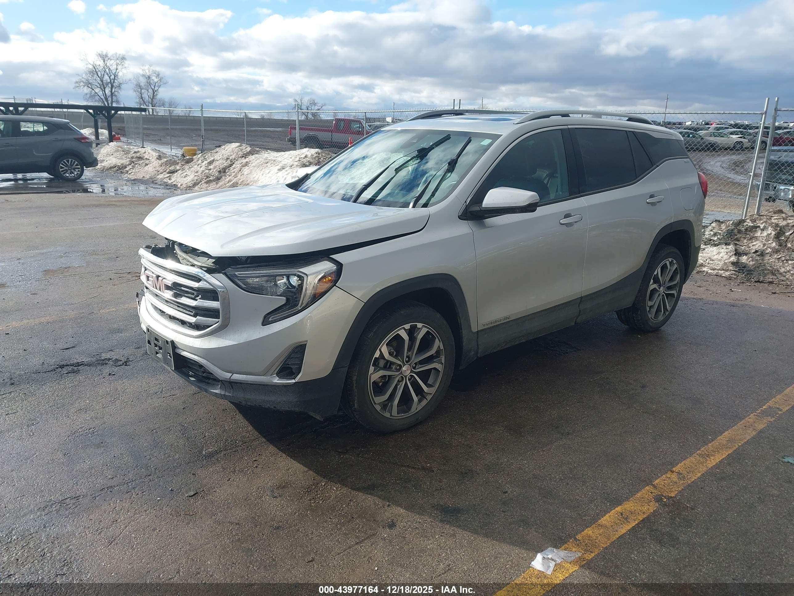 GMC TERRAIN image 2