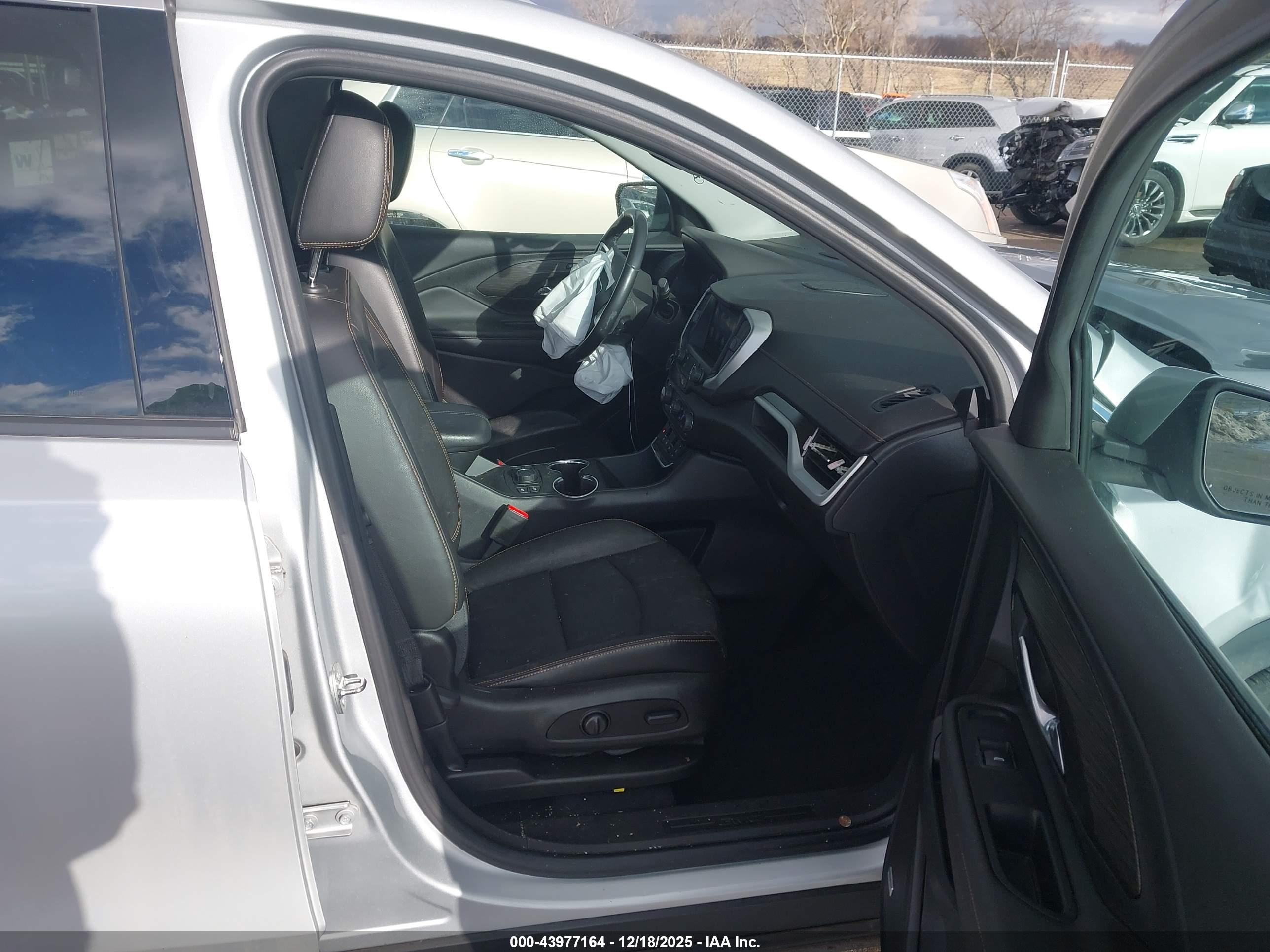 GMC TERRAIN image 5