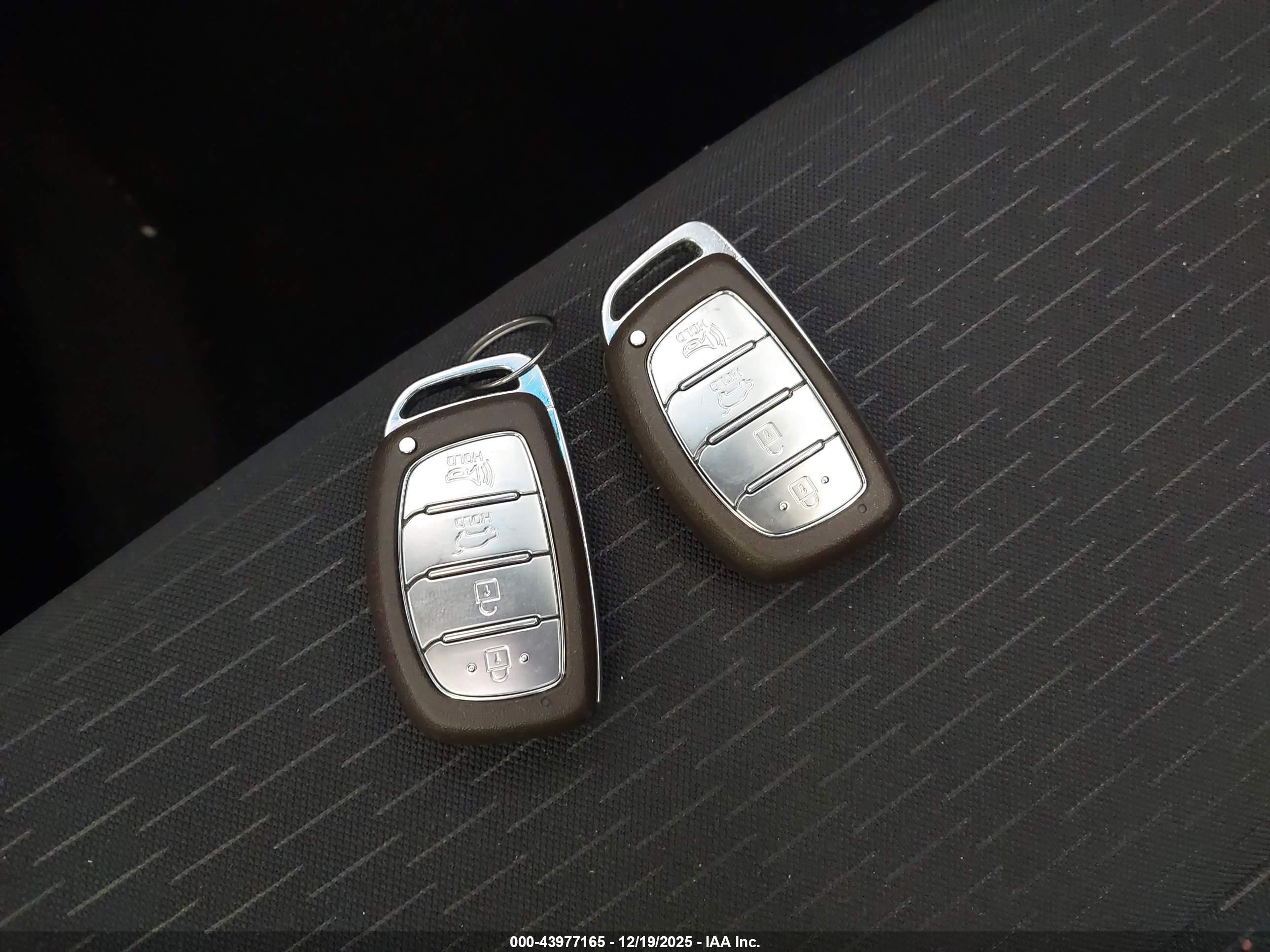HYUNDAI TUCSON image 11