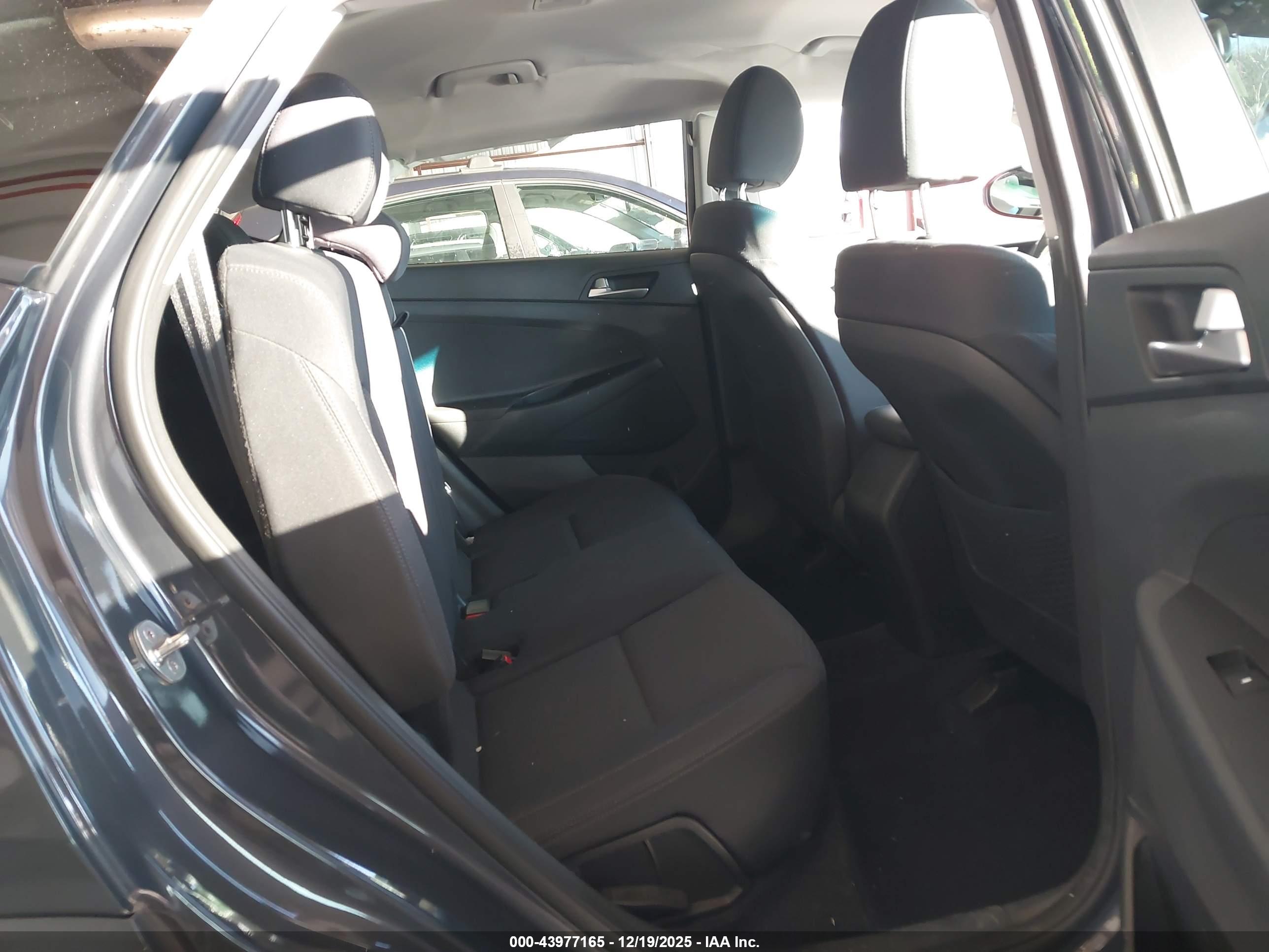 HYUNDAI TUCSON image 8