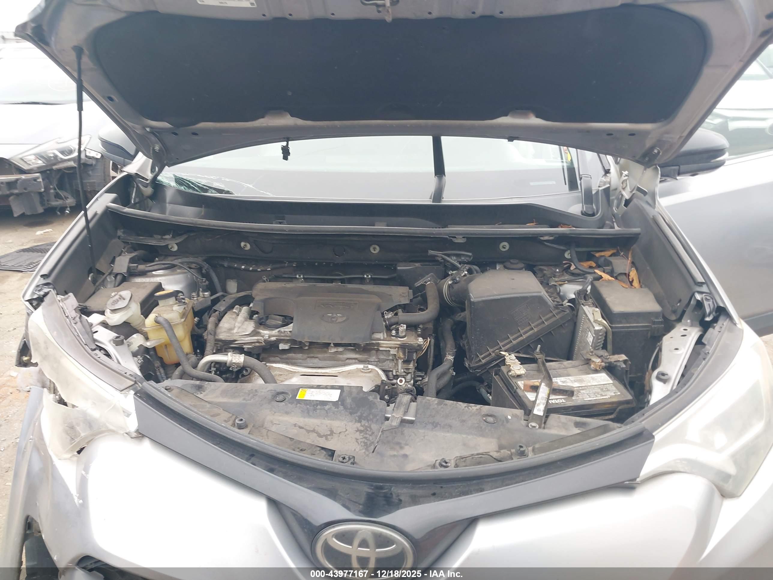 TOYOTA RAV4 image 10