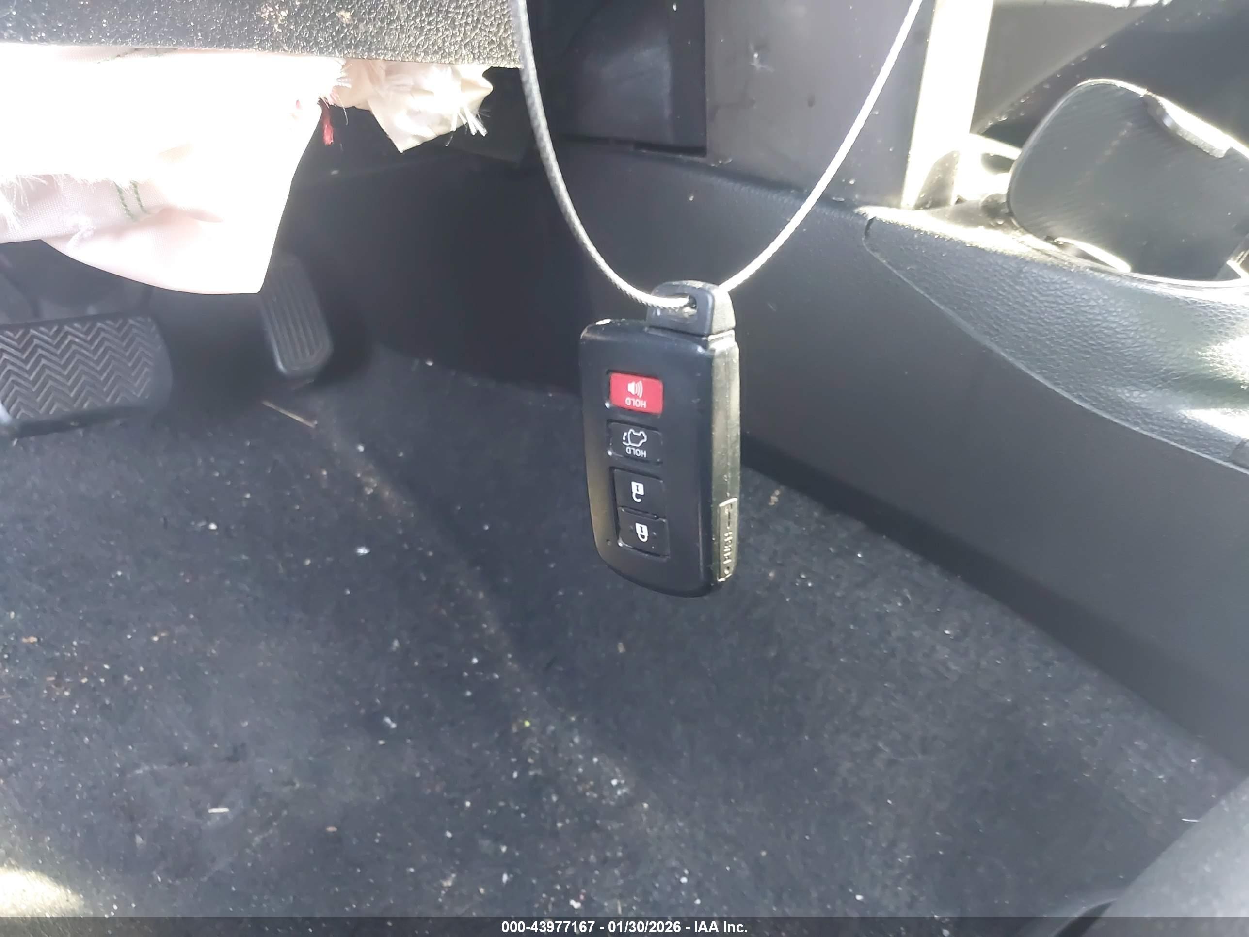 TOYOTA RAV4 image 11