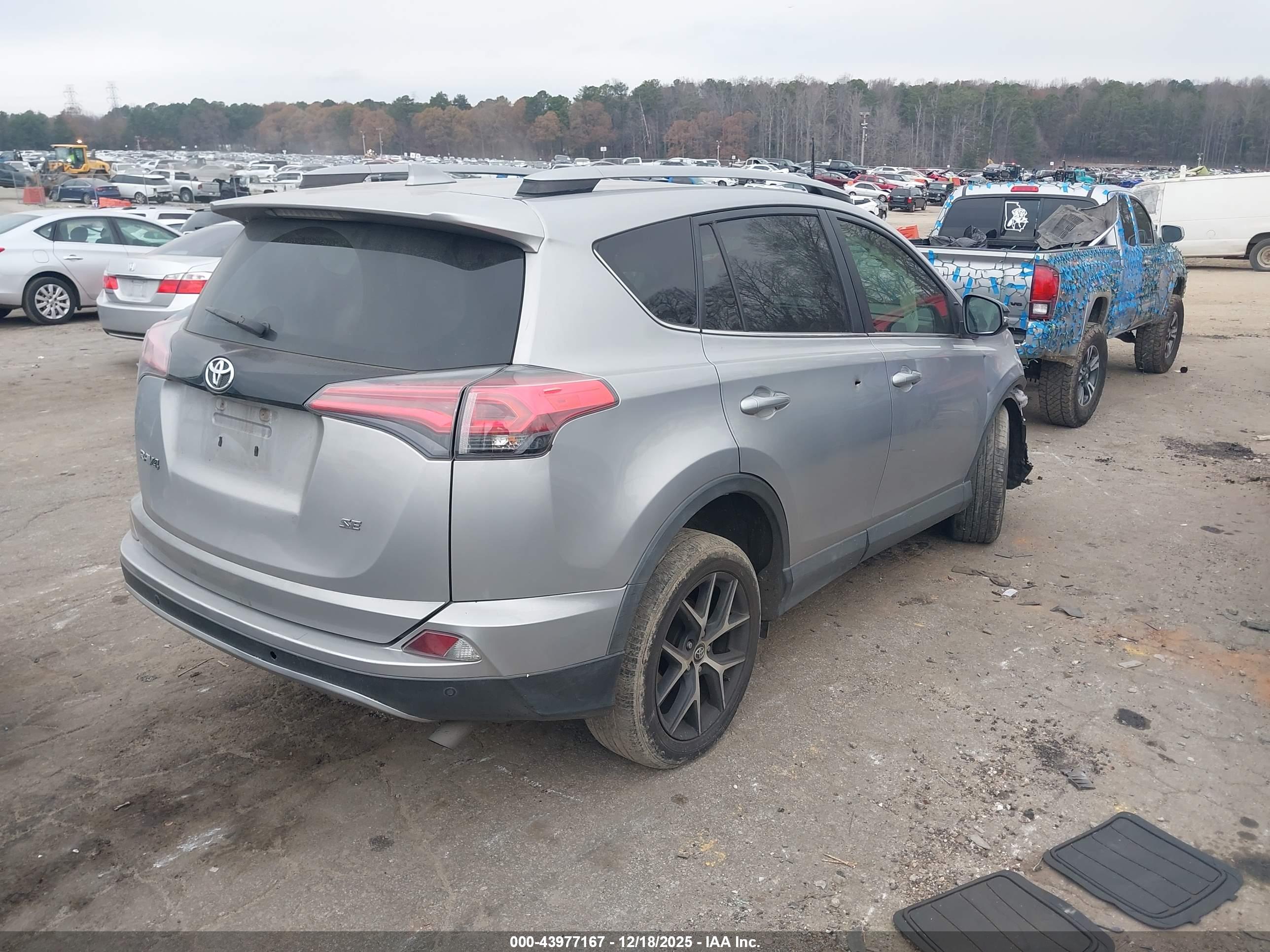 TOYOTA RAV4 image 4