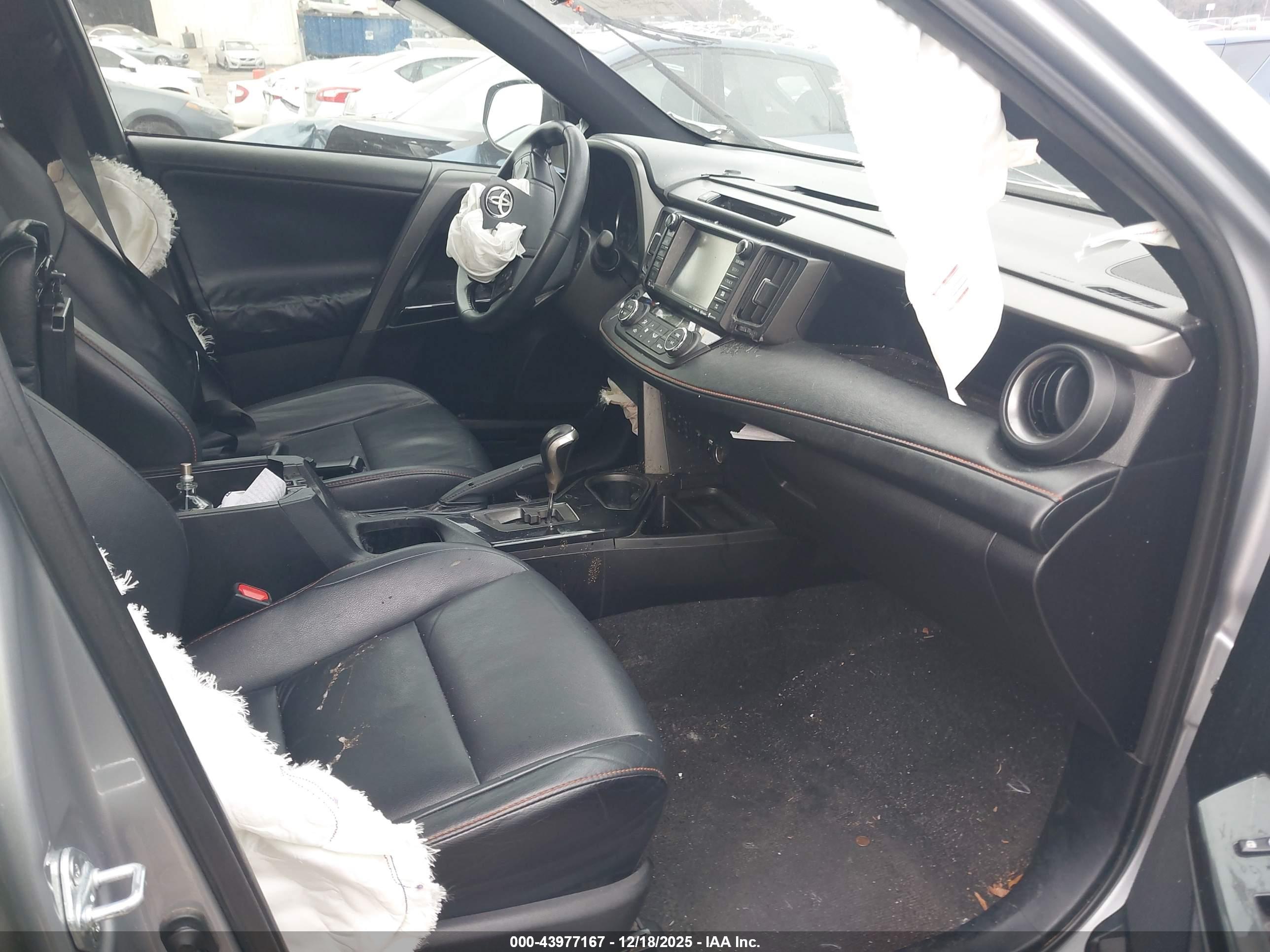 TOYOTA RAV4 image 5
