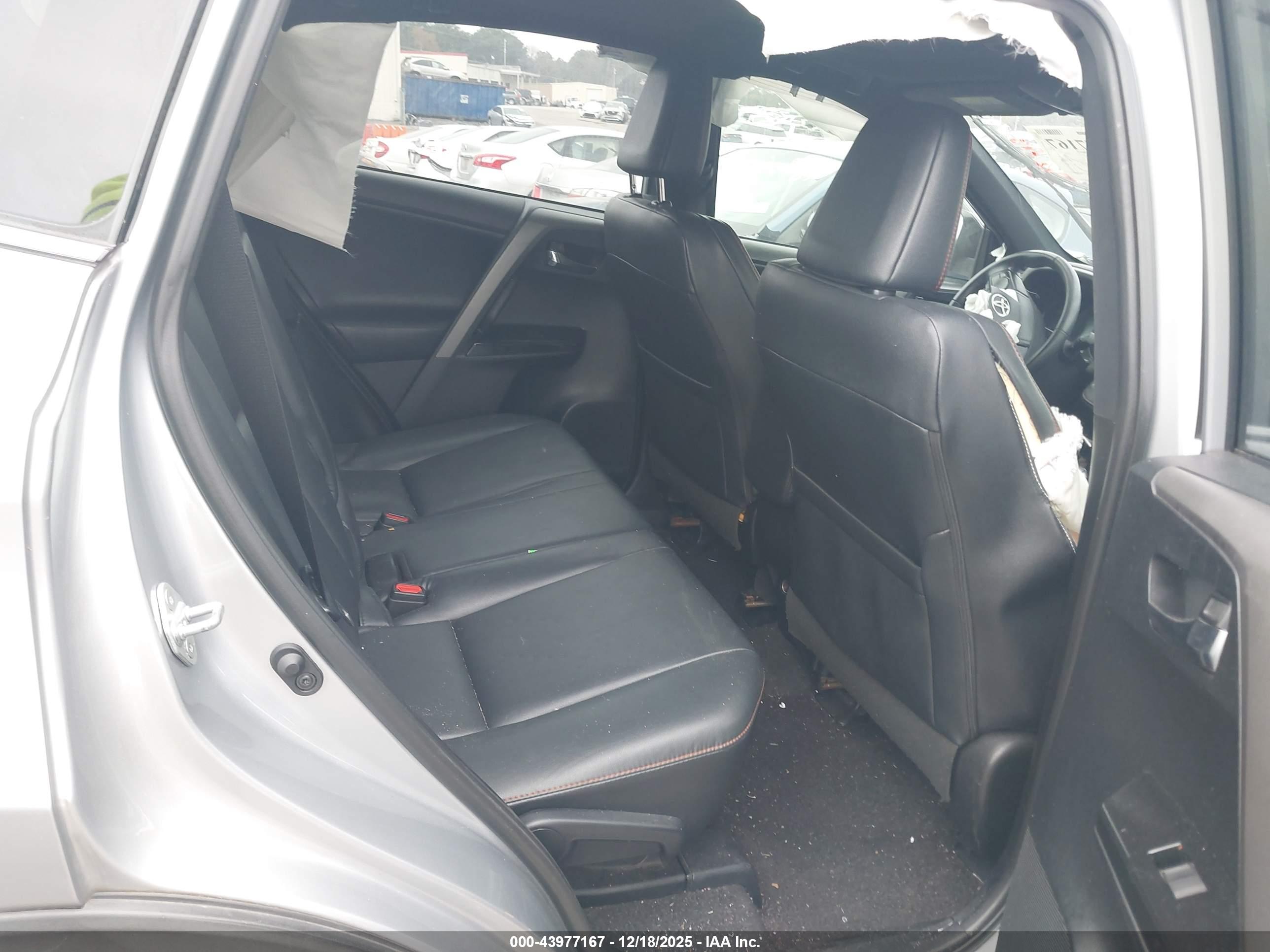 TOYOTA RAV4 image 8