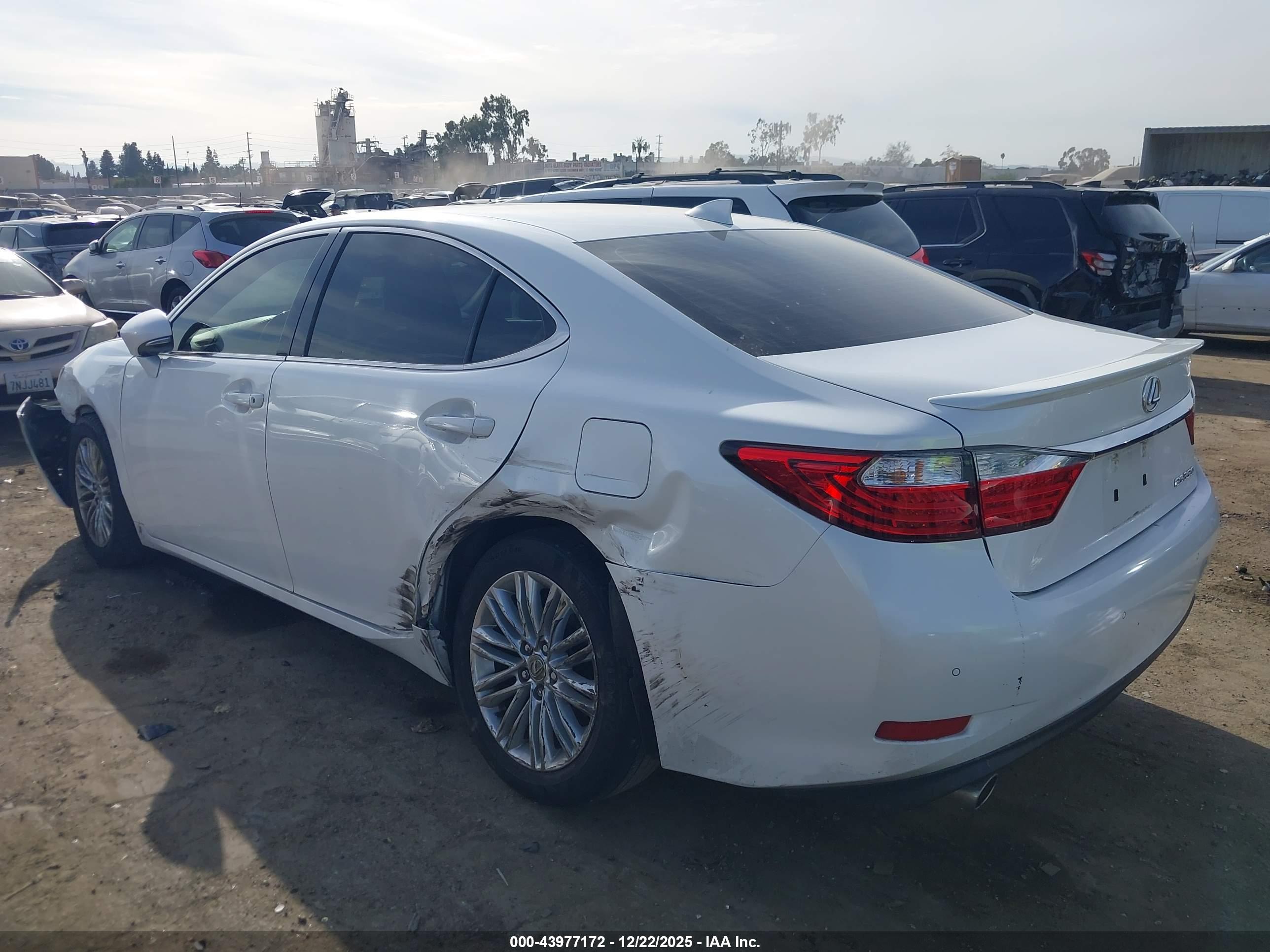 LEXUS ES image 3