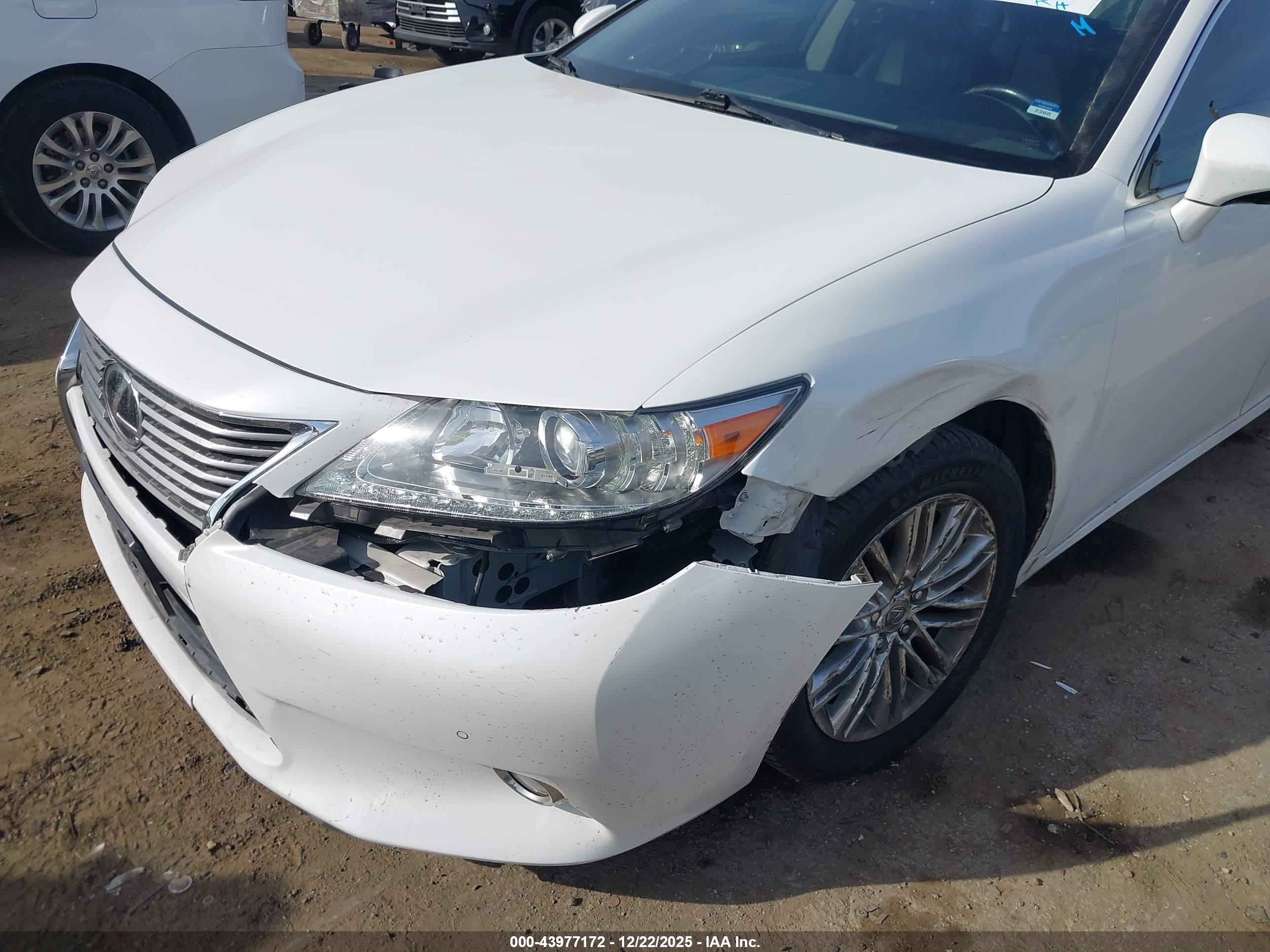 LEXUS ES image 6
