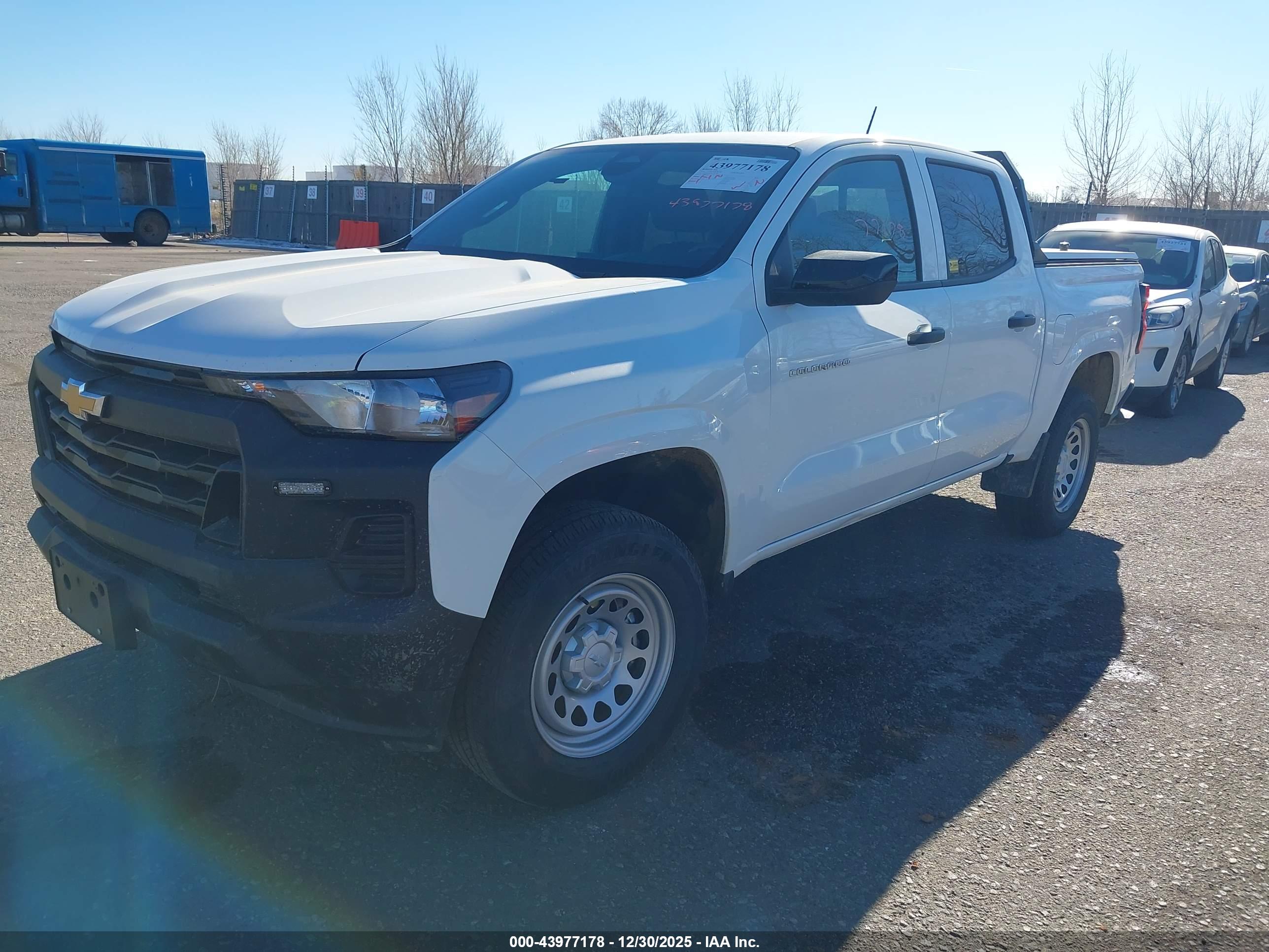 CHEVROLET COLORADO image 2