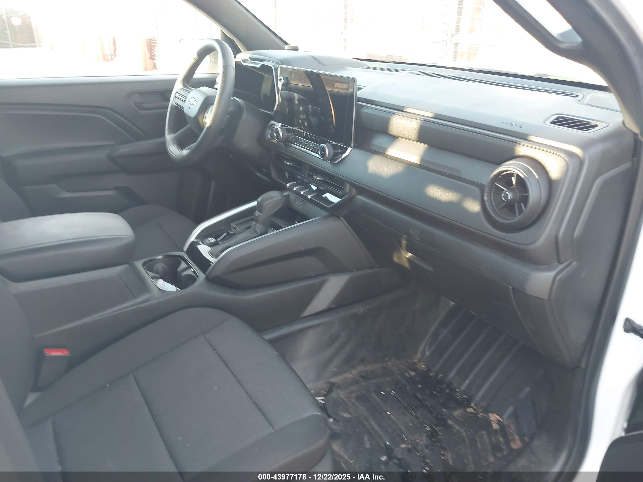 CHEVROLET COLORADO image 5