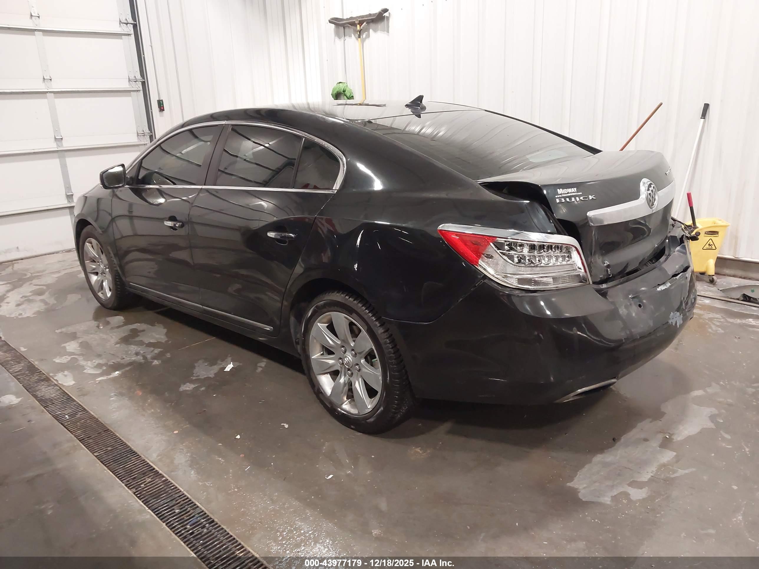 BUICK LACROSSE image 3