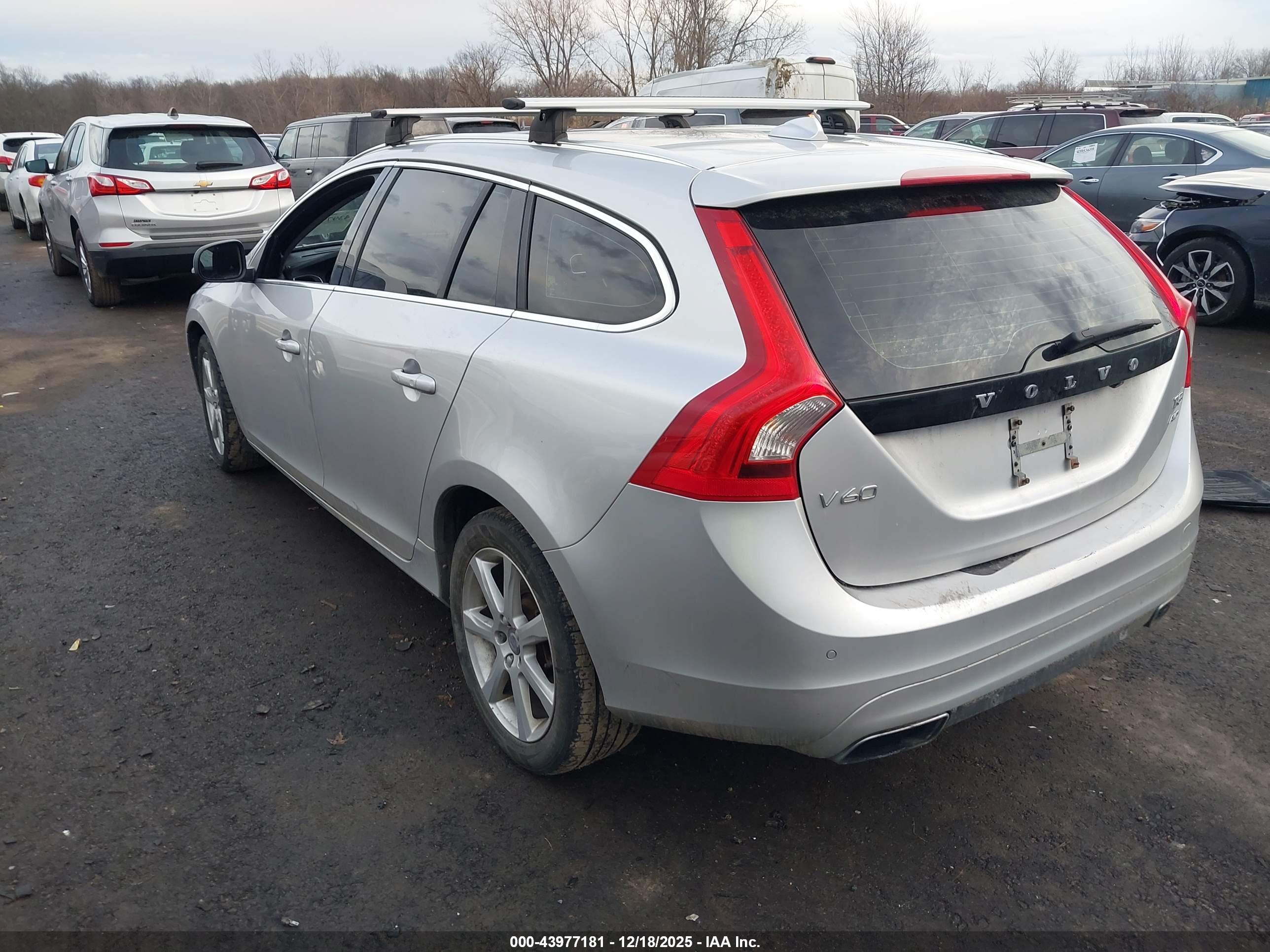 VOLVO V60 image 3