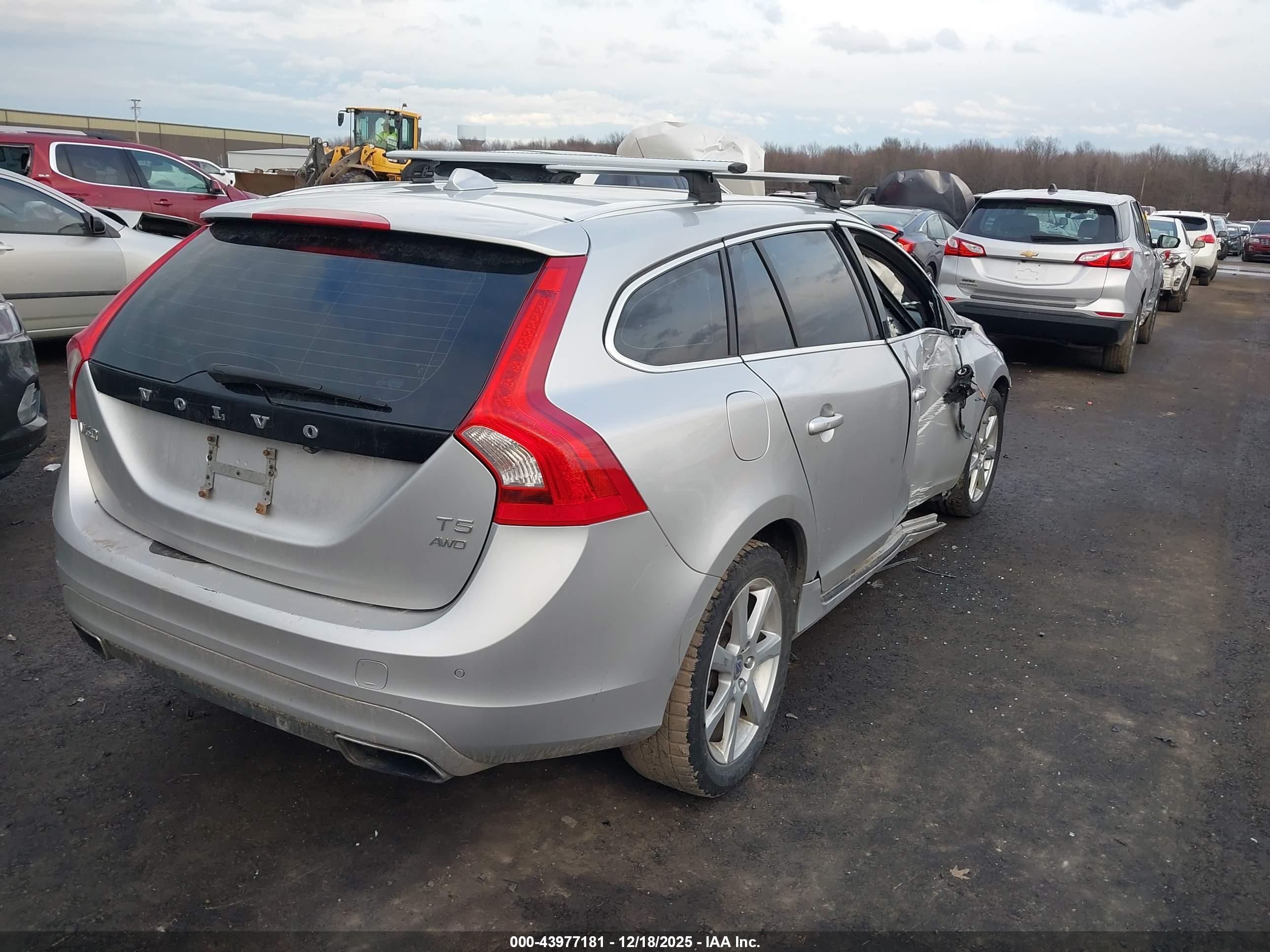 VOLVO V60 image 4