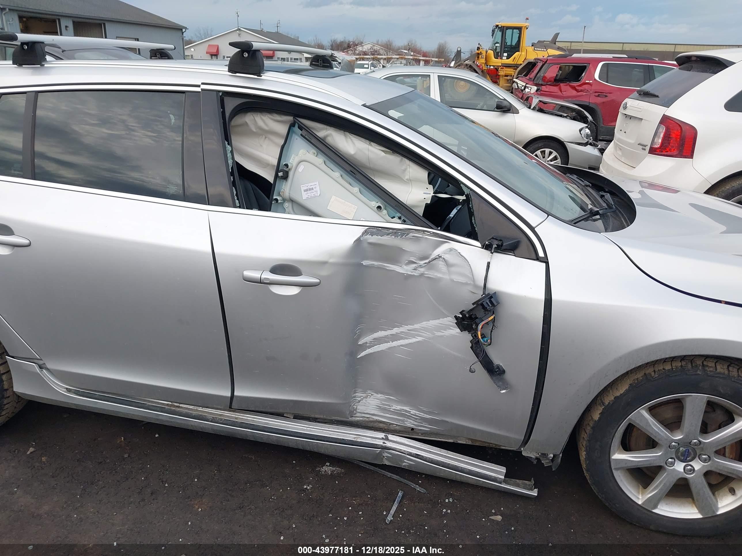 VOLVO V60 image 6