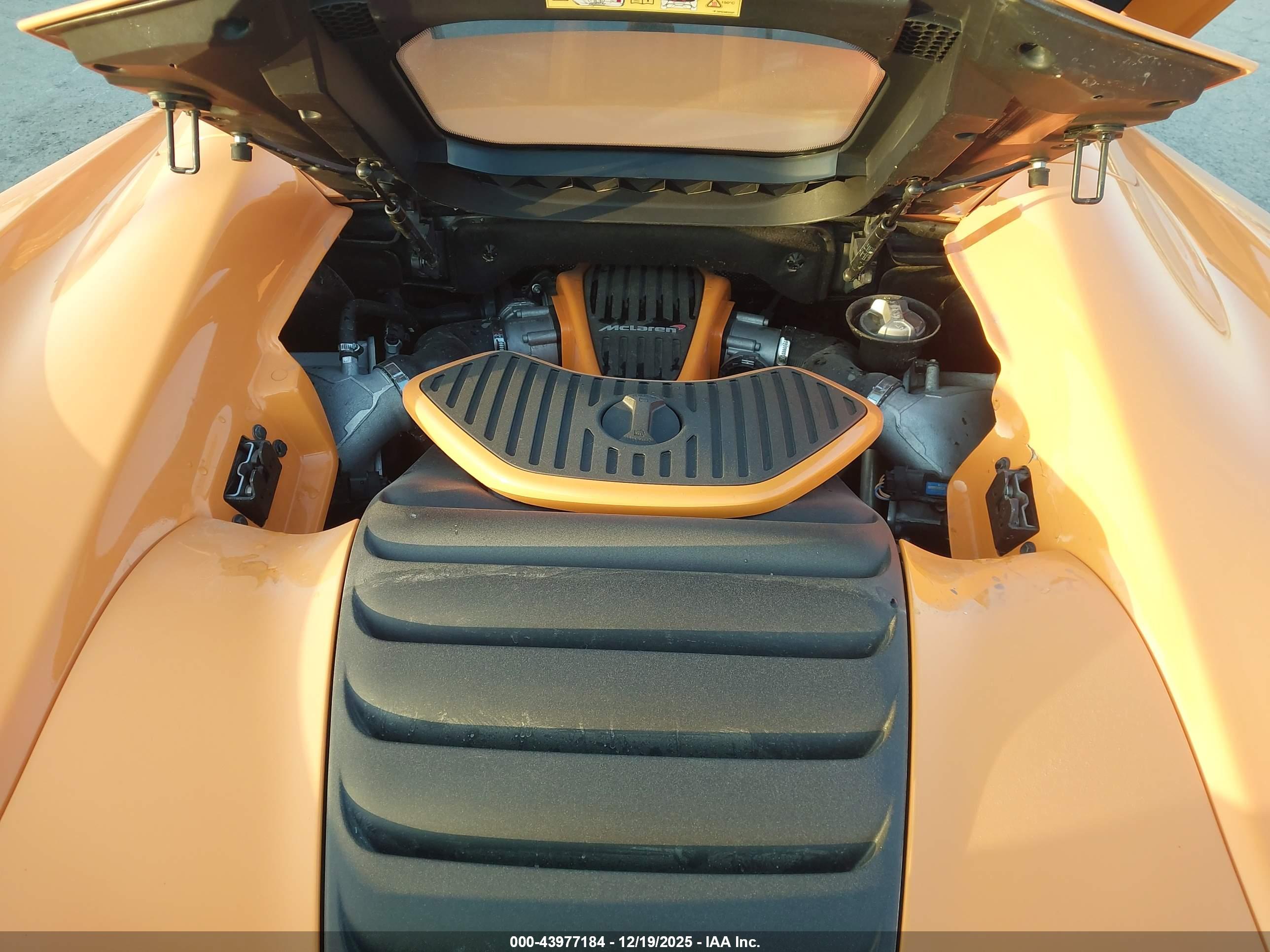 MCLAREN 650S image 10