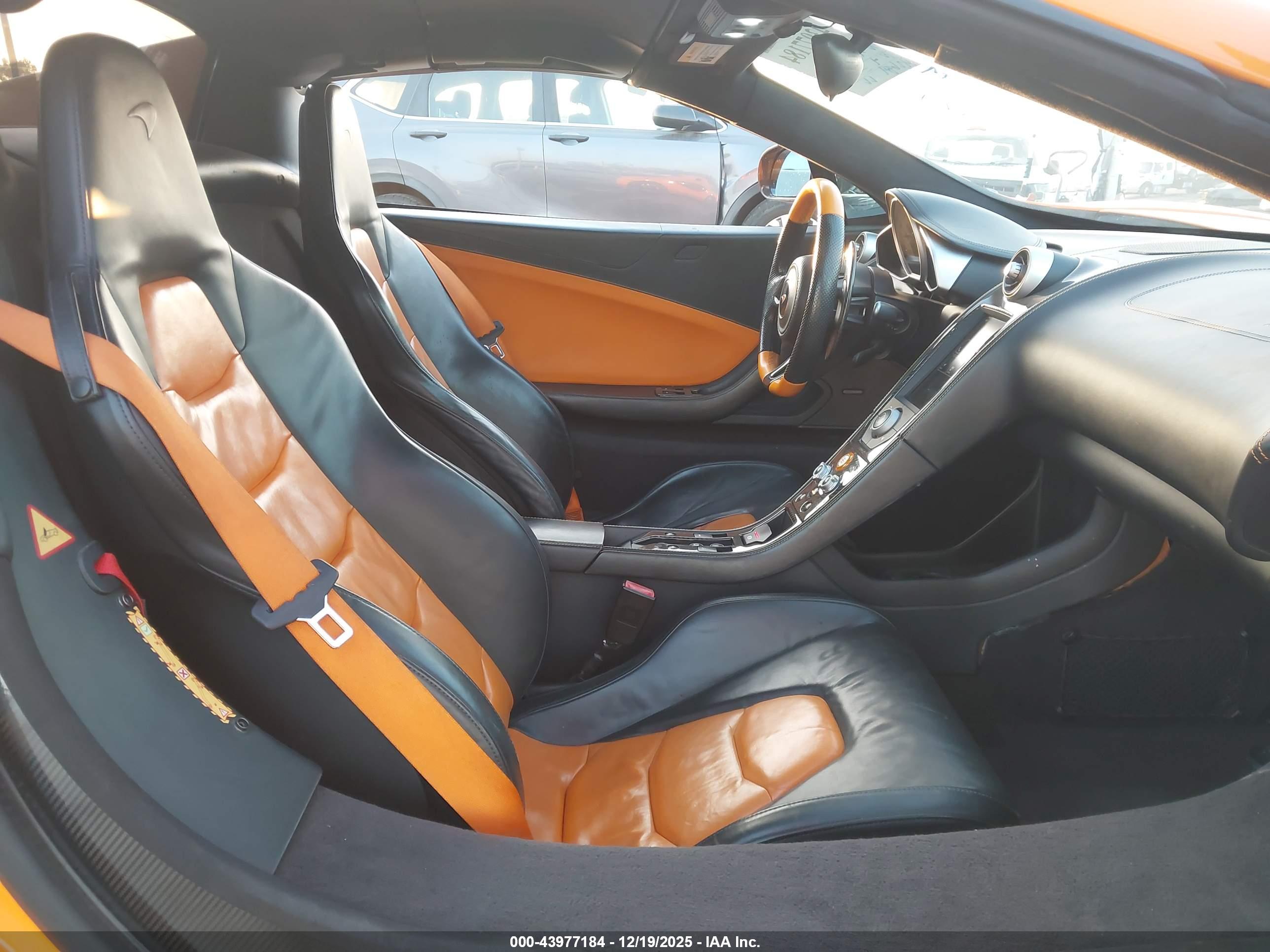 MCLAREN 650S image 8
