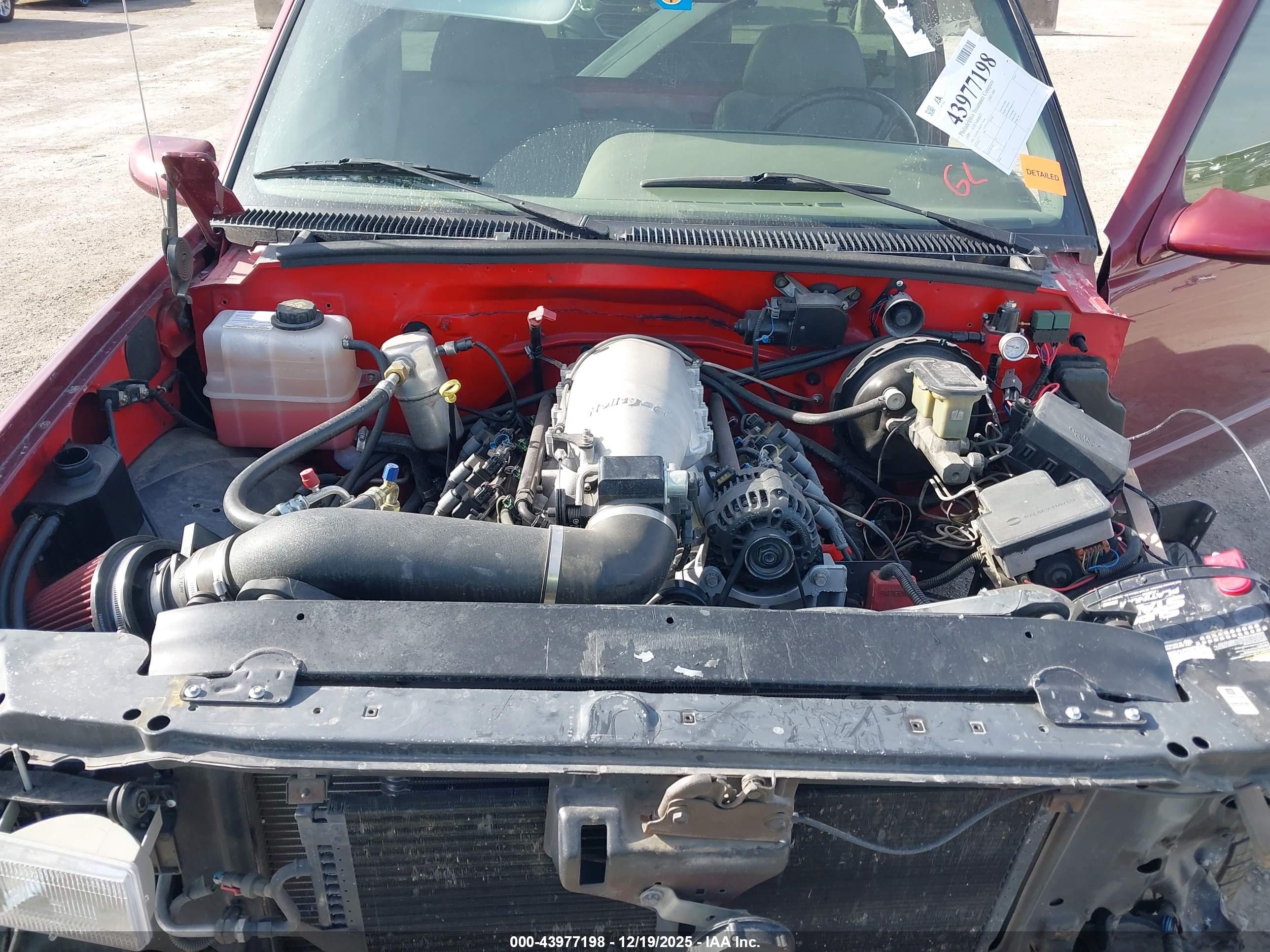 CHEVROLET GMT-400 image 10