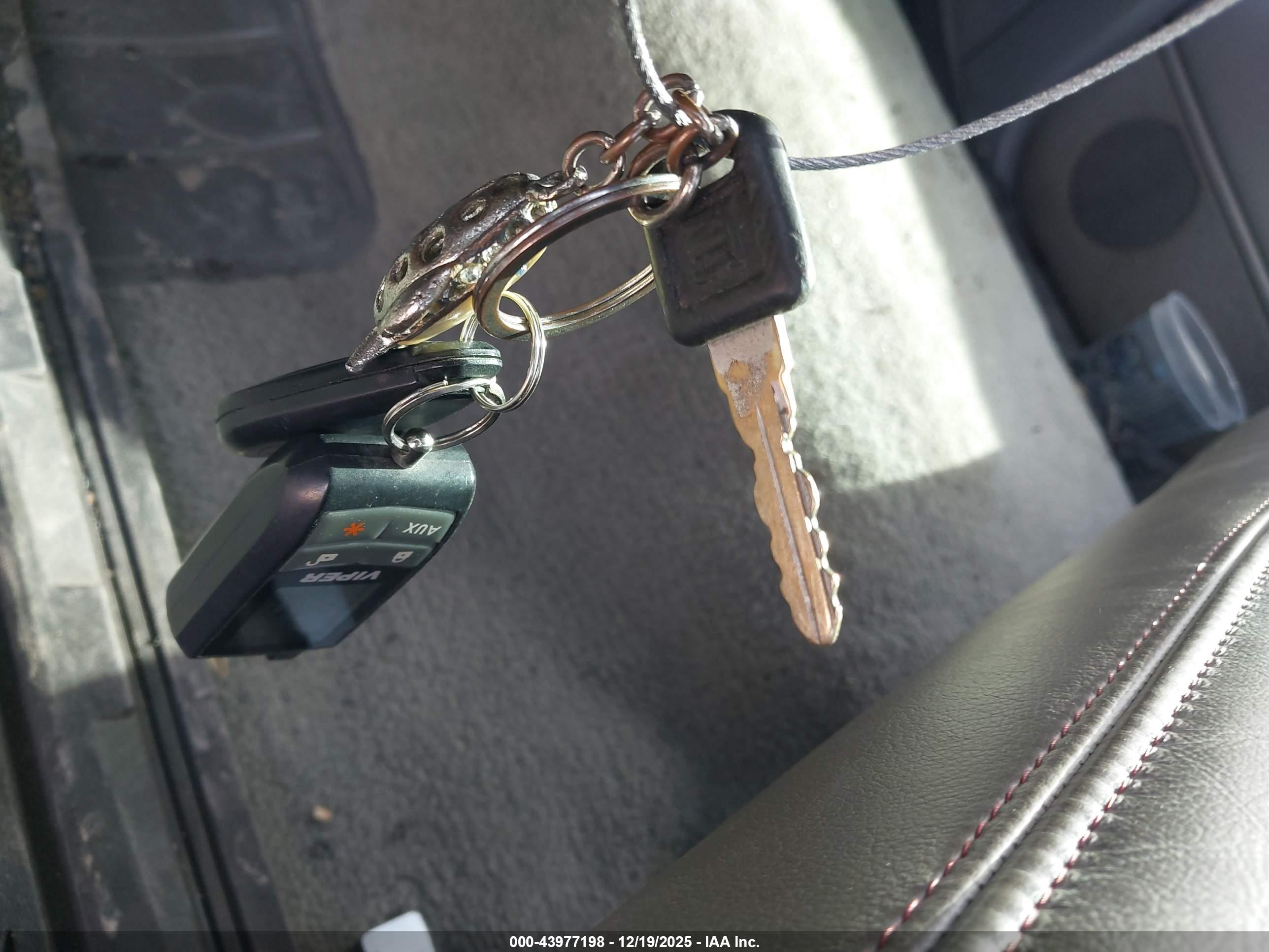 CHEVROLET GMT-400 image 11