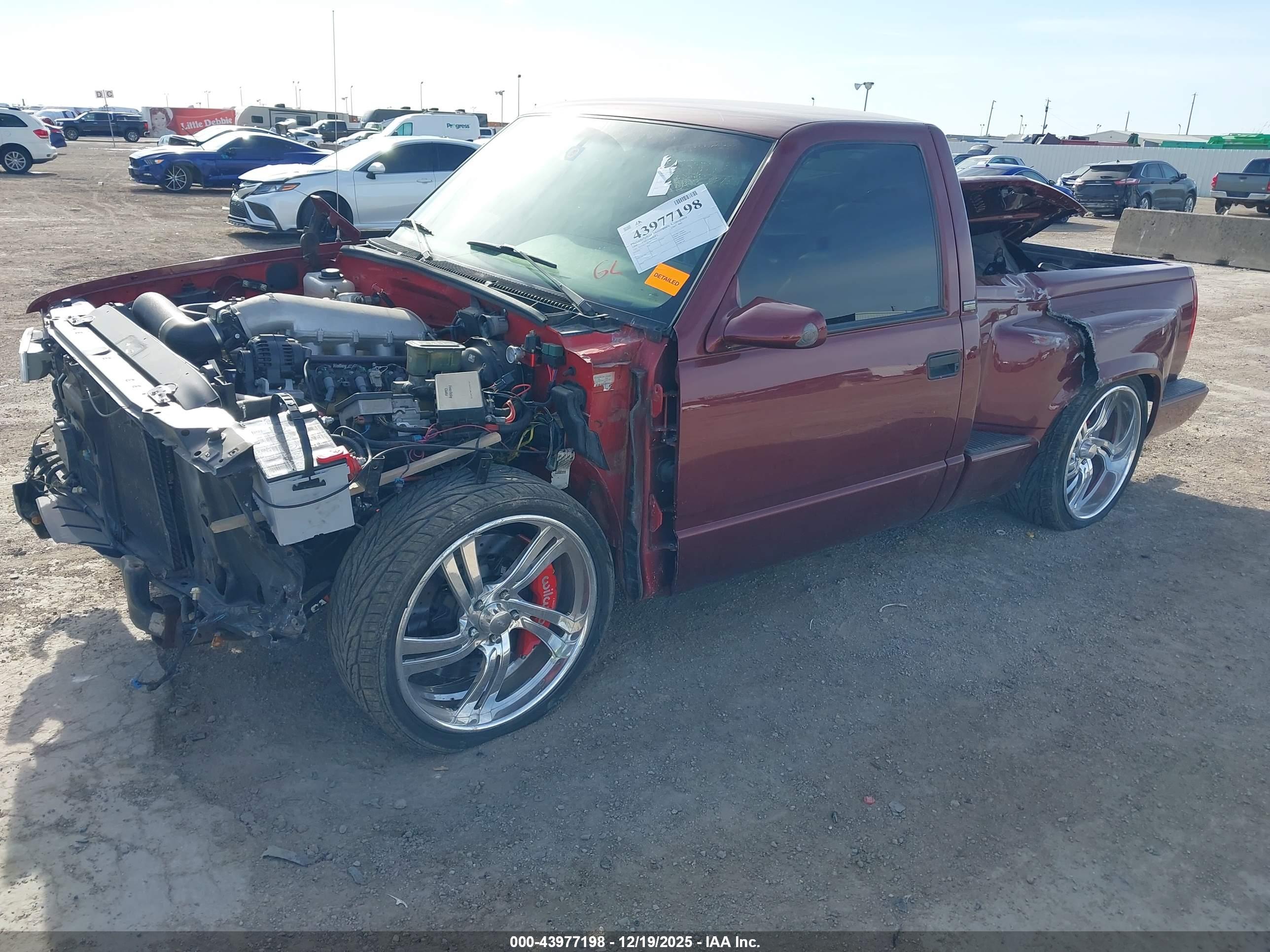 CHEVROLET GMT-400 image 6
