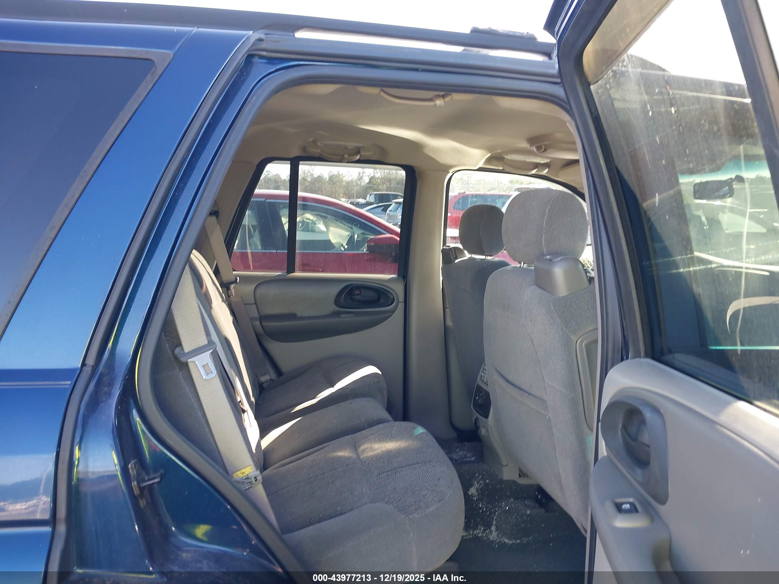 CHEVROLET TRAILBLAZER image 8