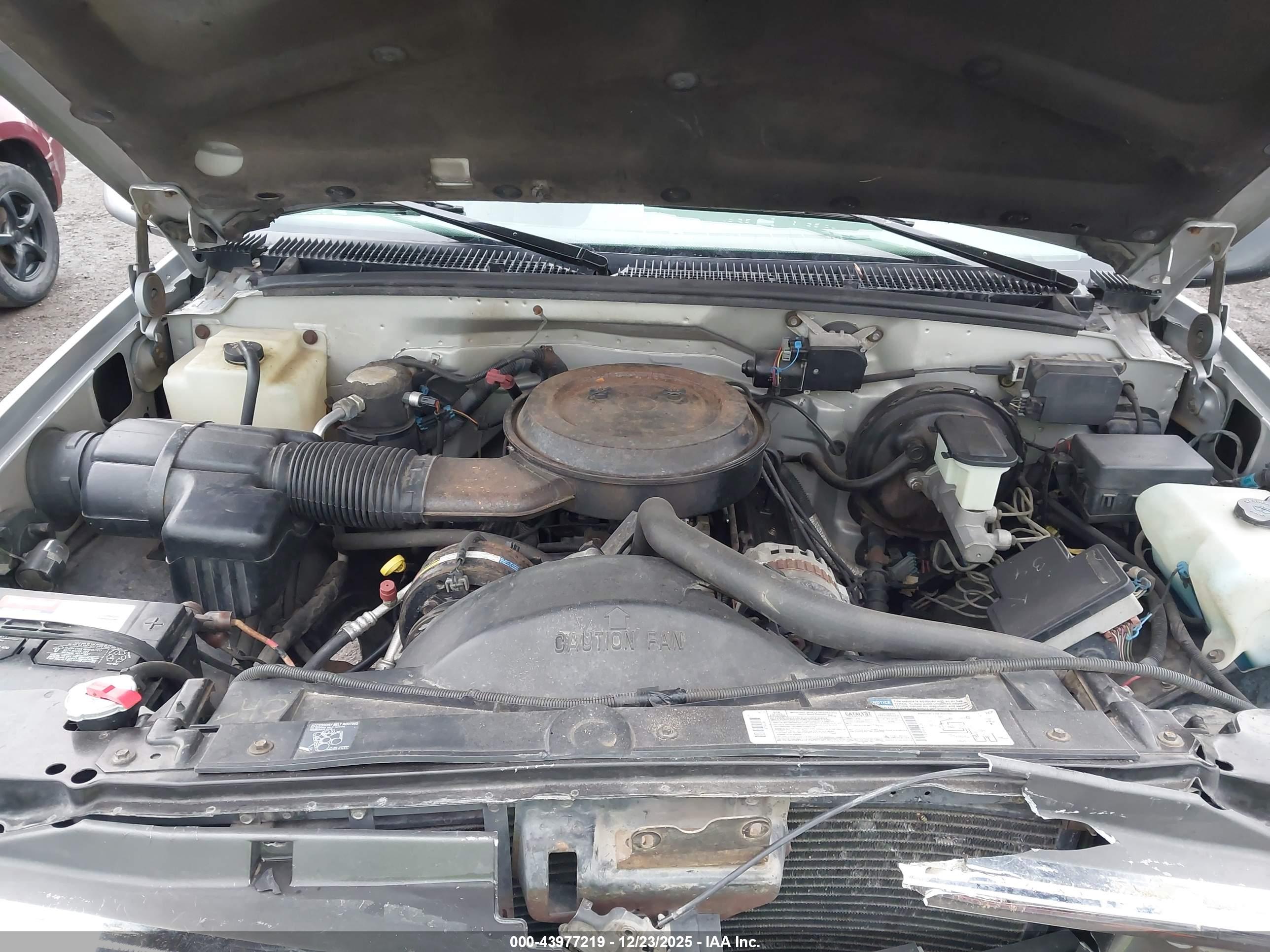 CHEVROLET GMT-400 image 10