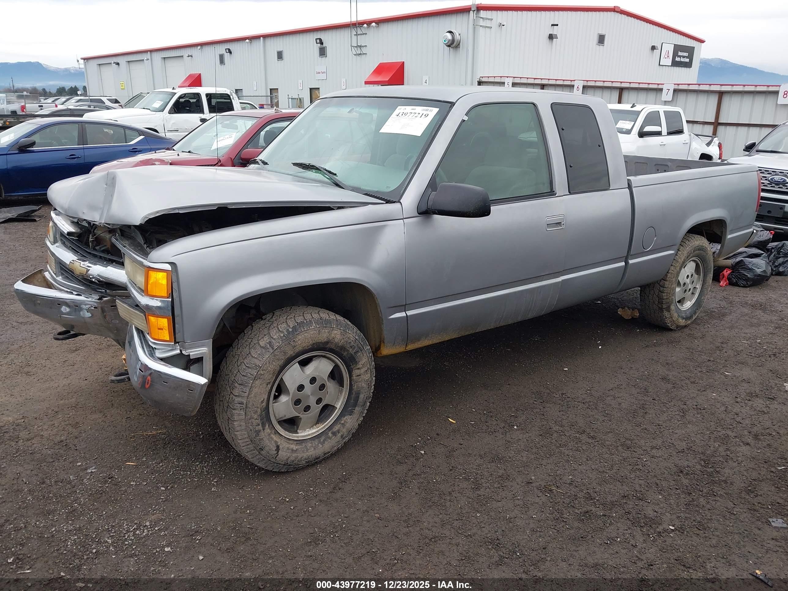CHEVROLET GMT-400 image 2
