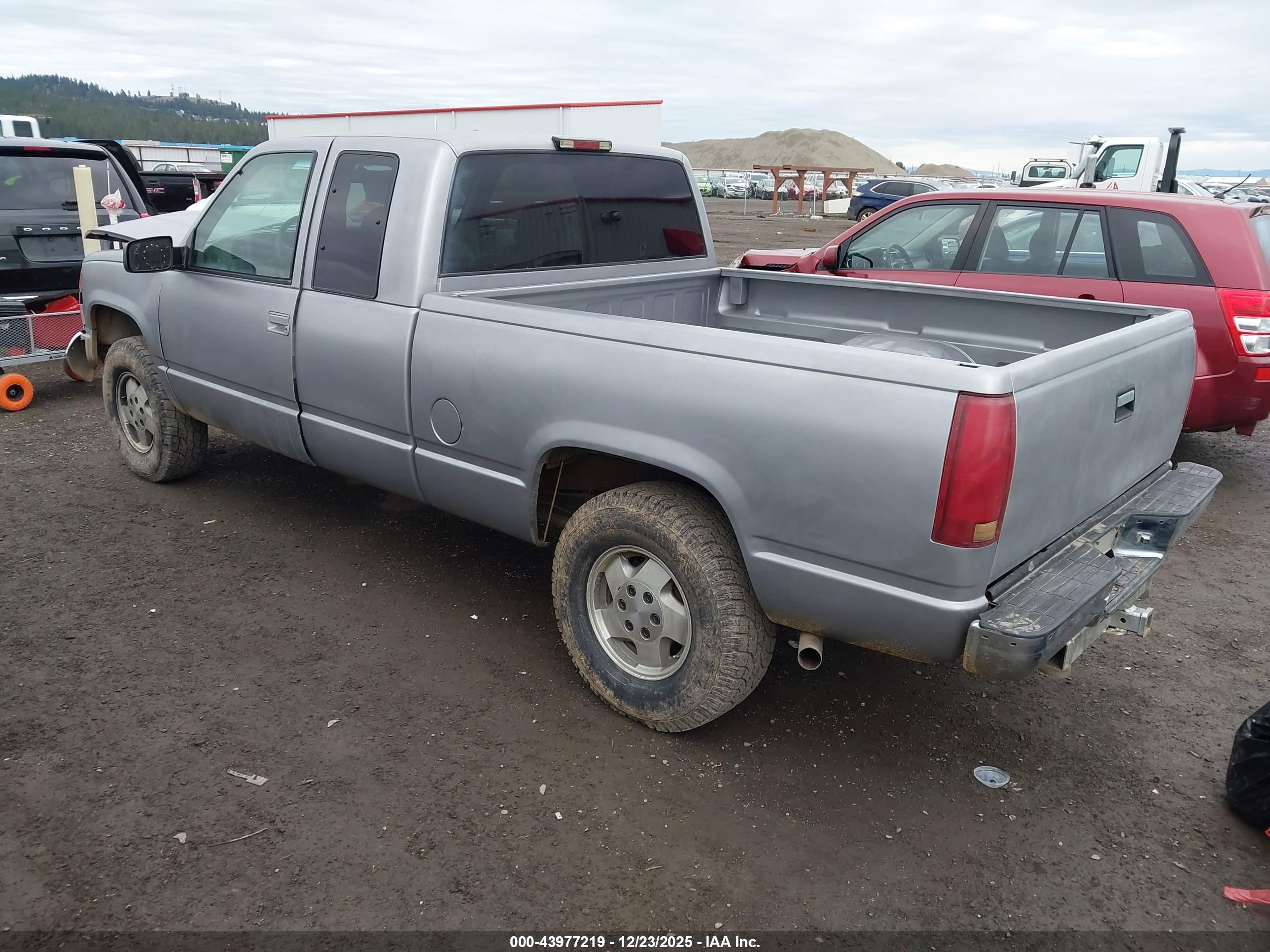 CHEVROLET GMT-400 image 3