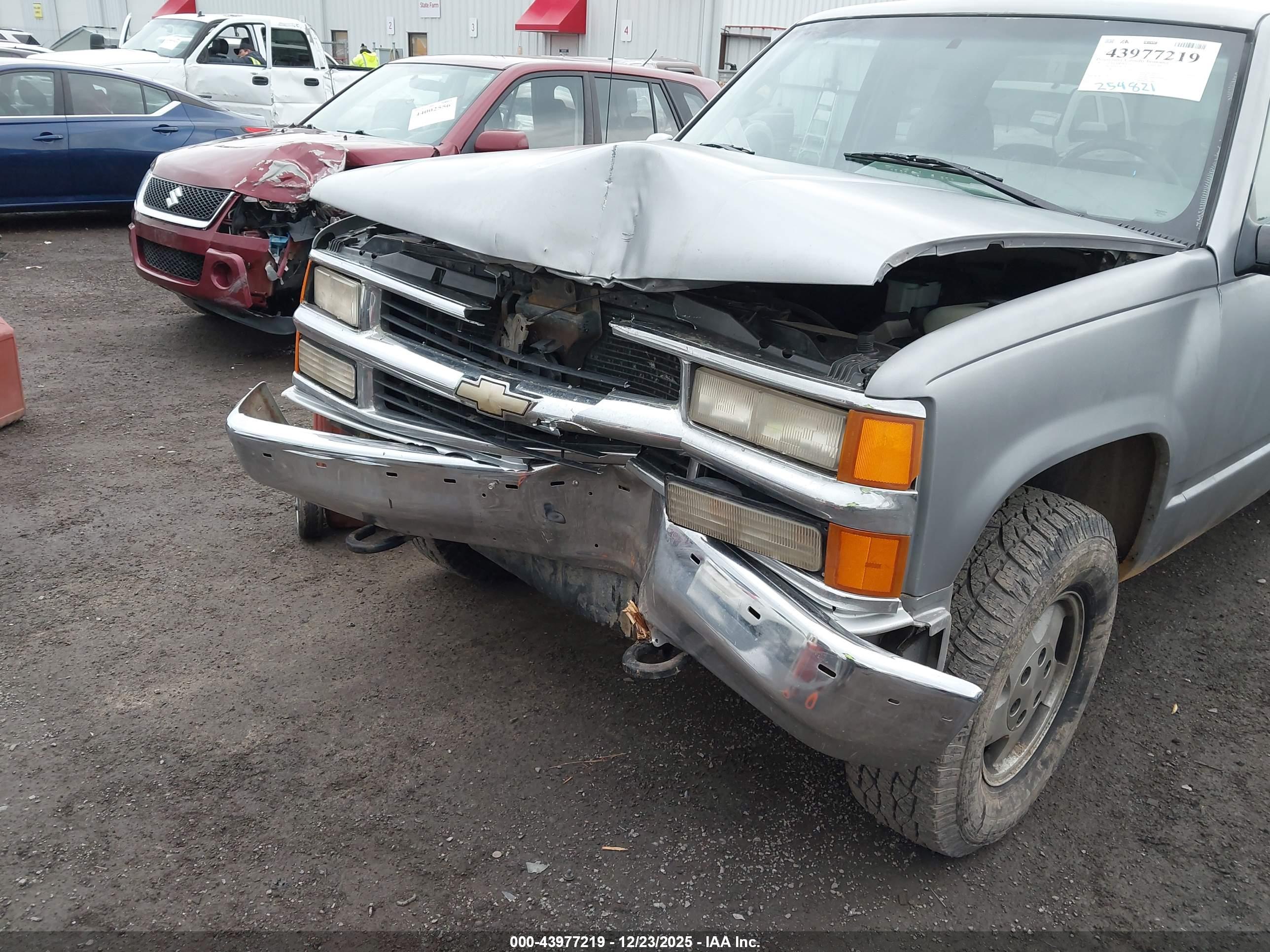 CHEVROLET GMT-400 image 6
