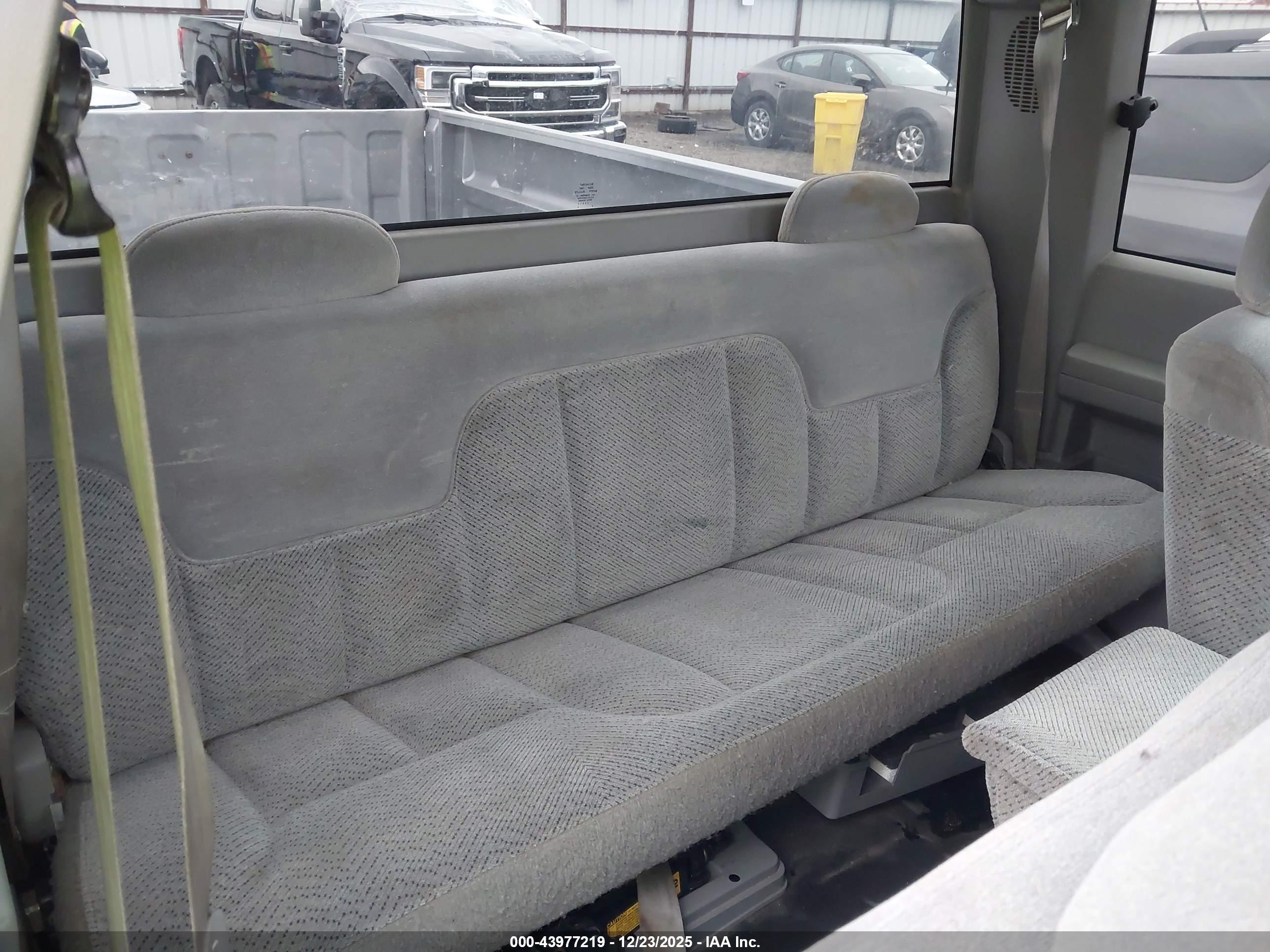 CHEVROLET GMT-400 image 8