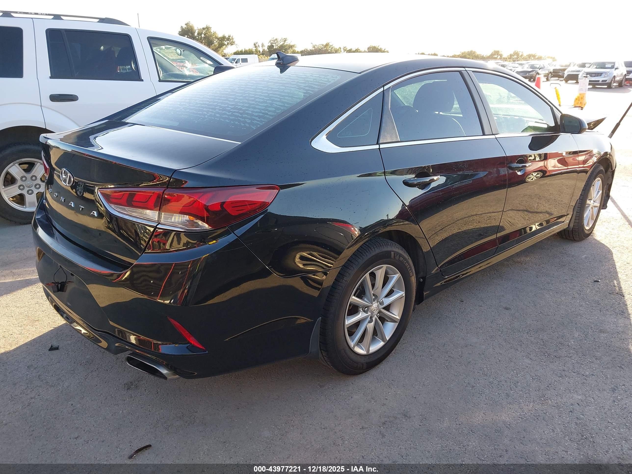 HYUNDAI SONATA image 4