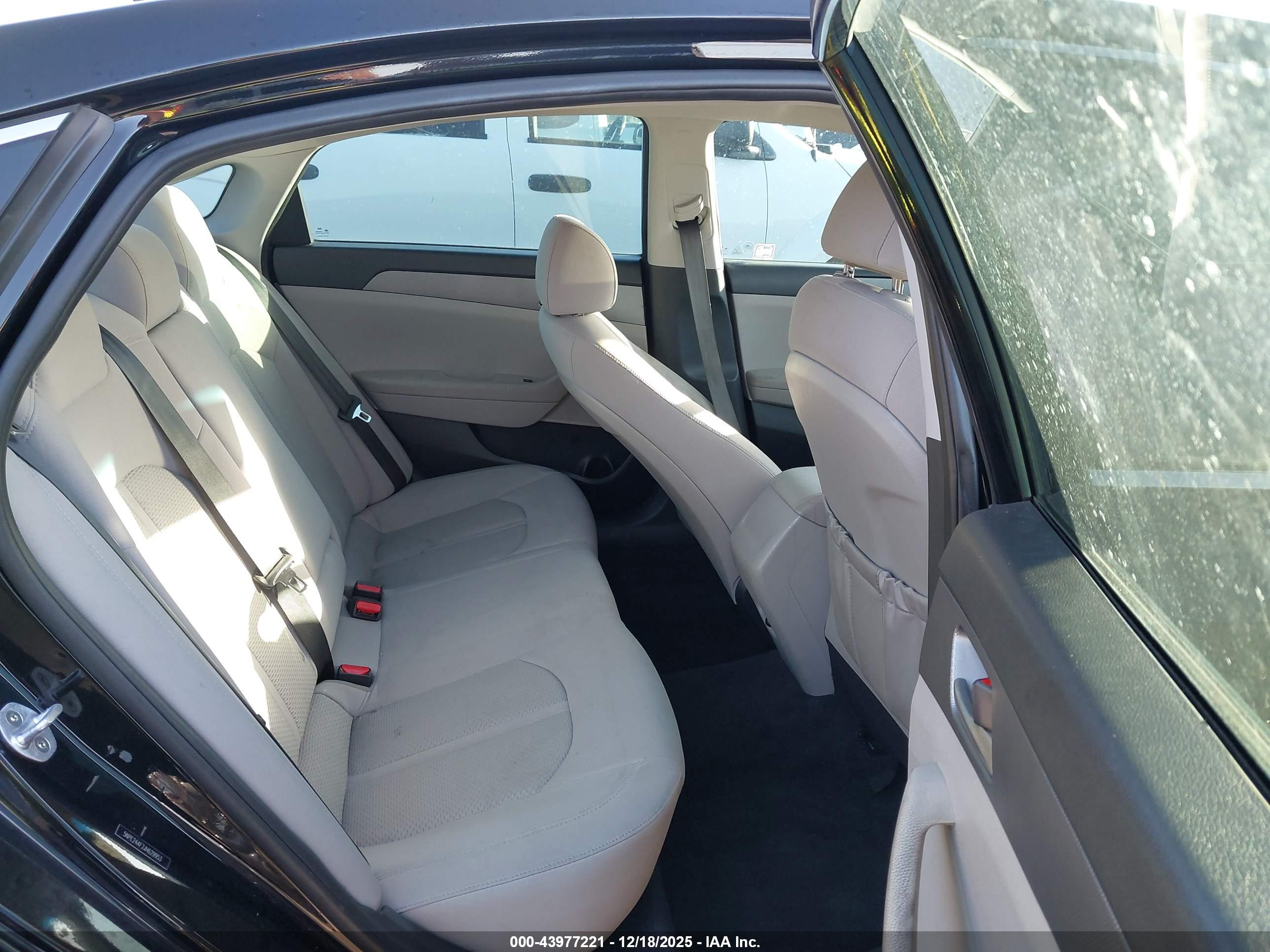 HYUNDAI SONATA image 8