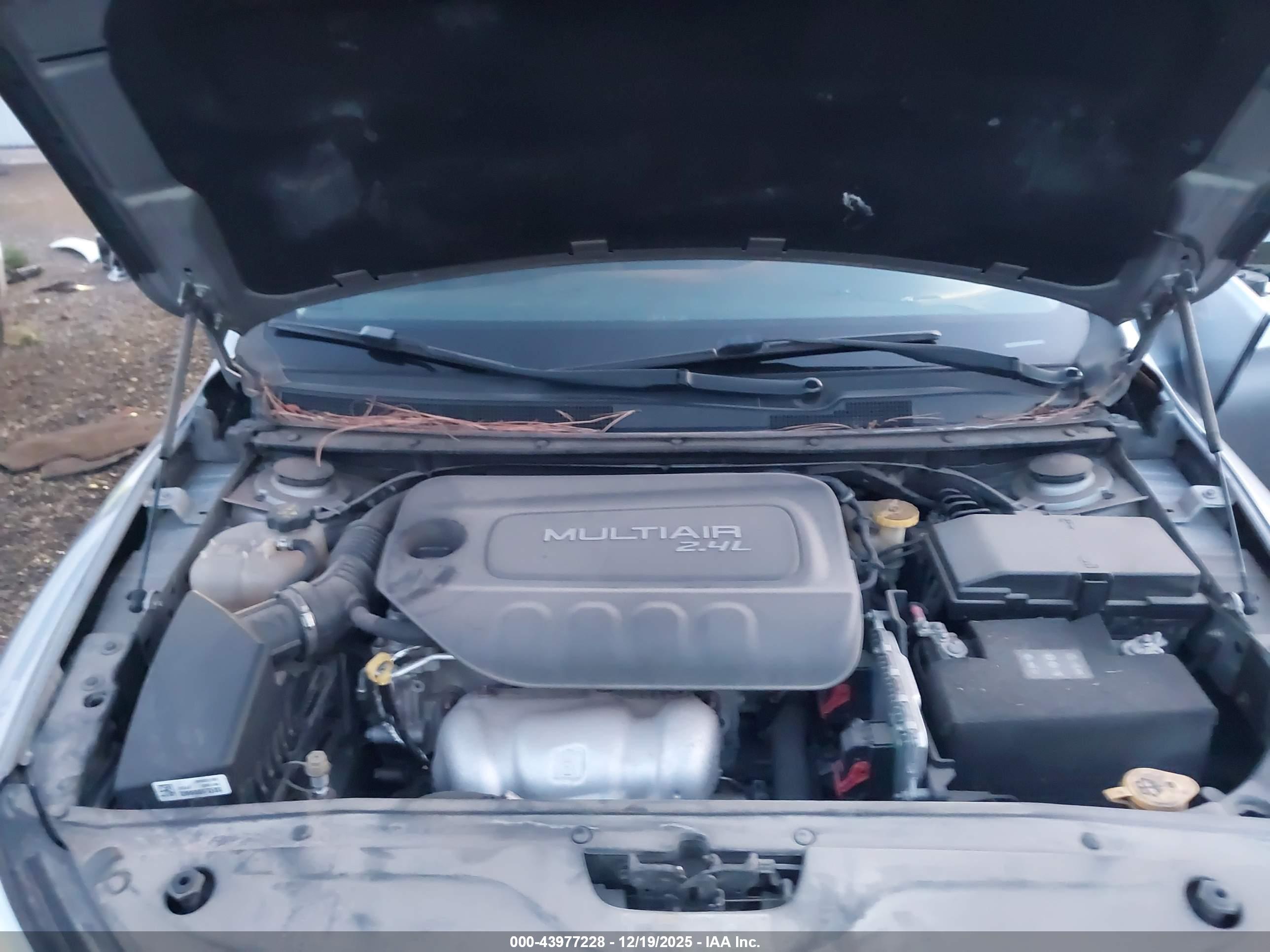 CHRYSLER 200 image 10