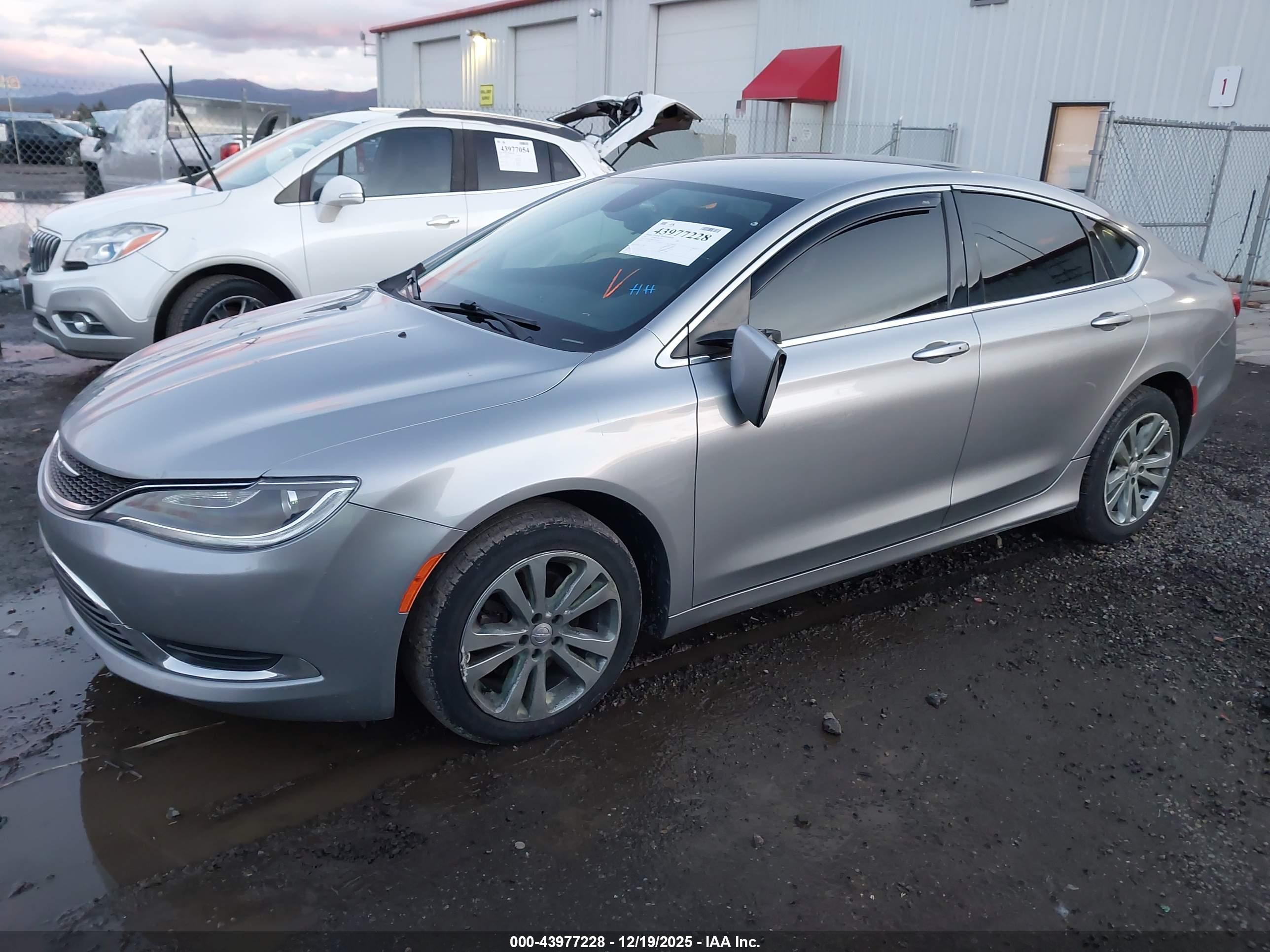 CHRYSLER 200 image 2
