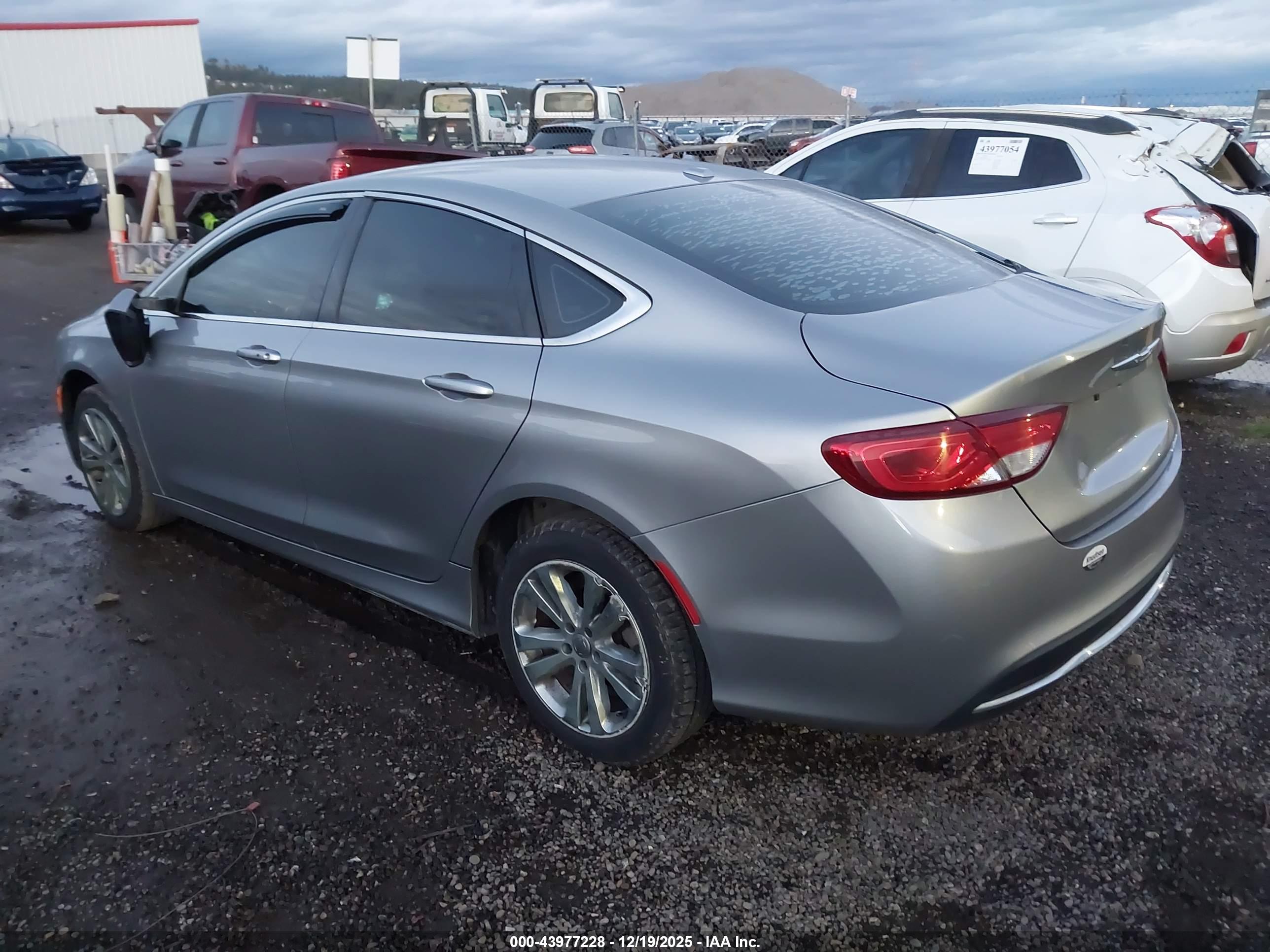CHRYSLER 200 image 3