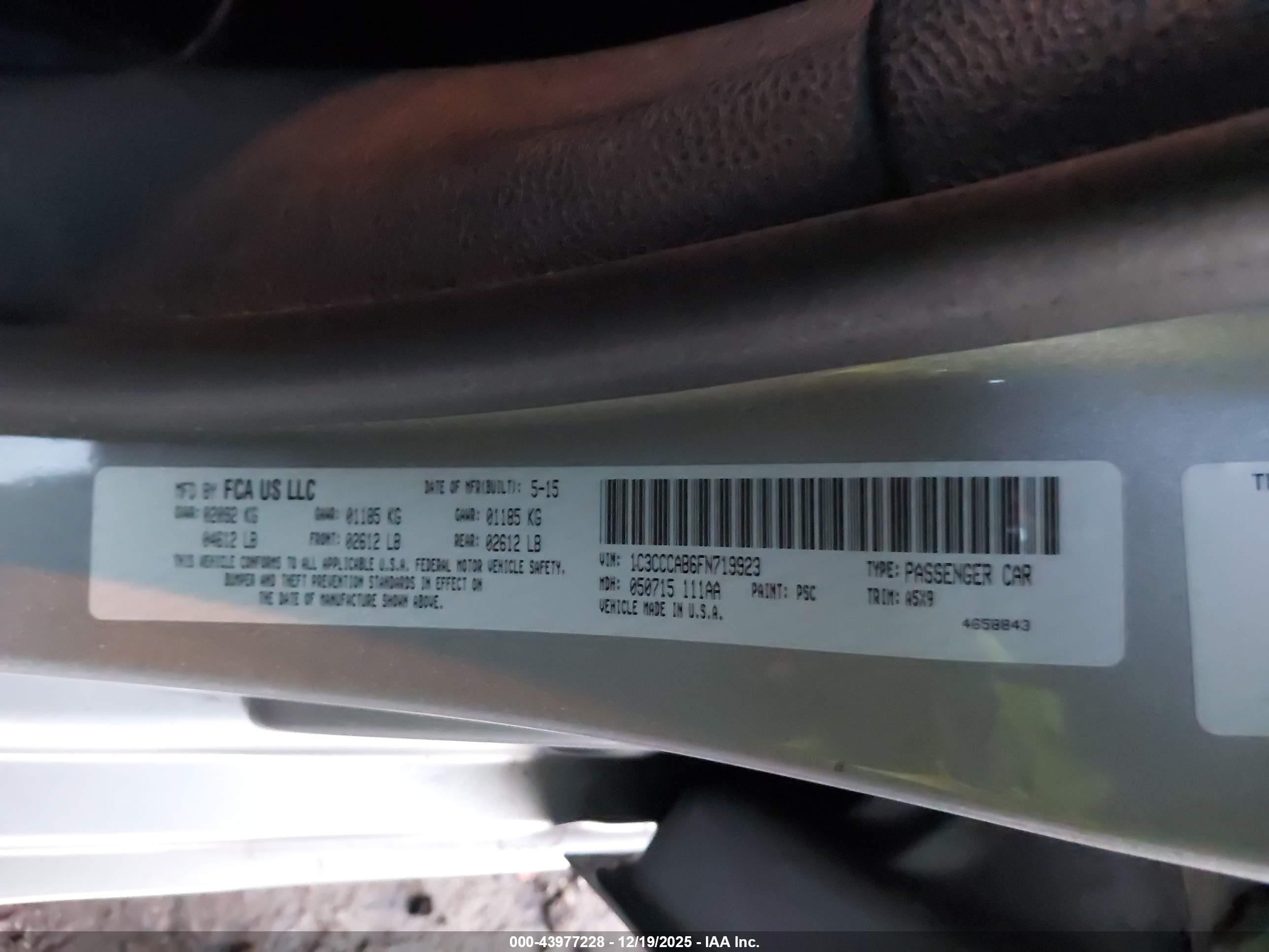 CHRYSLER 200 image 9