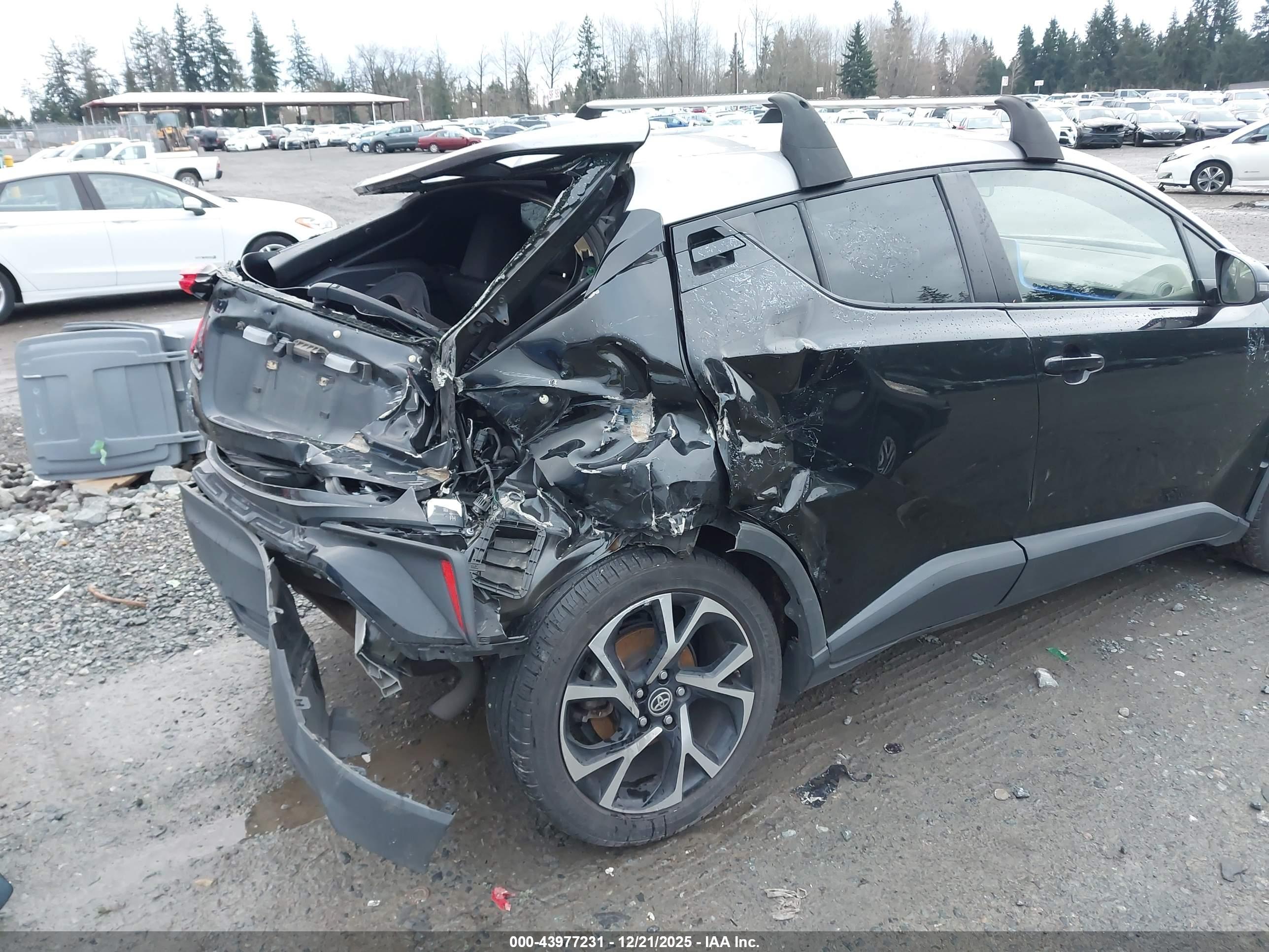 TOYOTA C-HR image 6