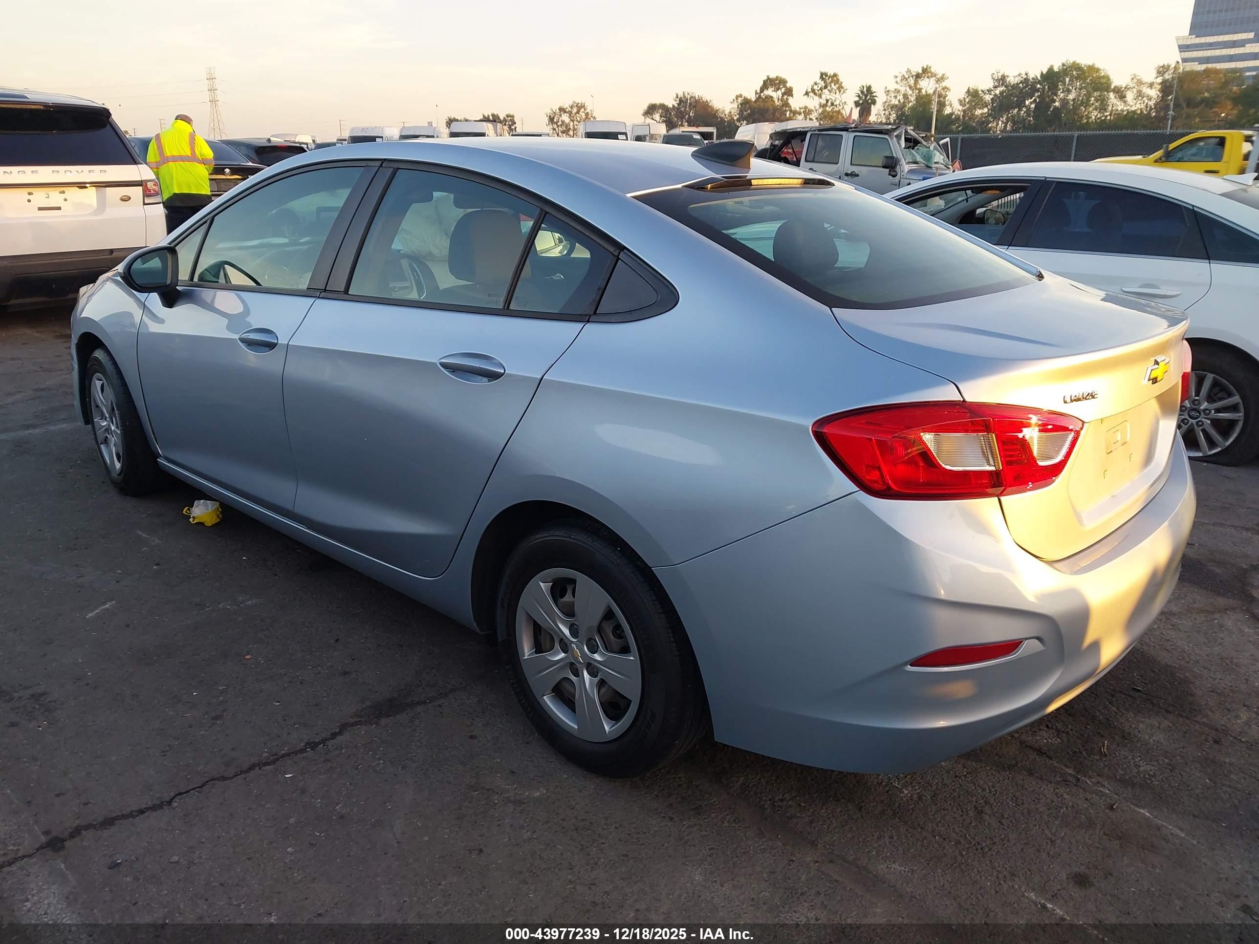 CHEVROLET CRUZE image 3