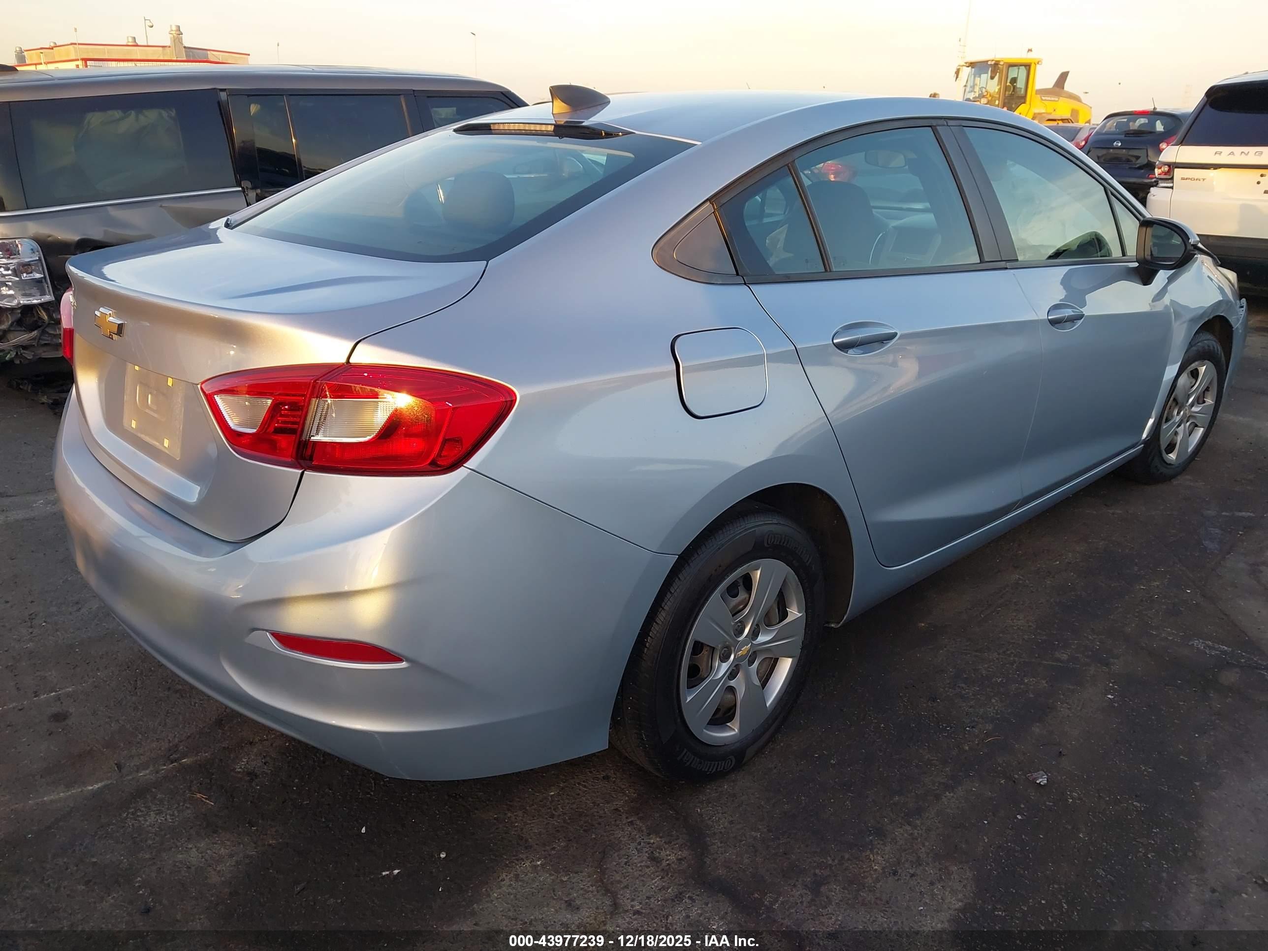 CHEVROLET CRUZE image 4