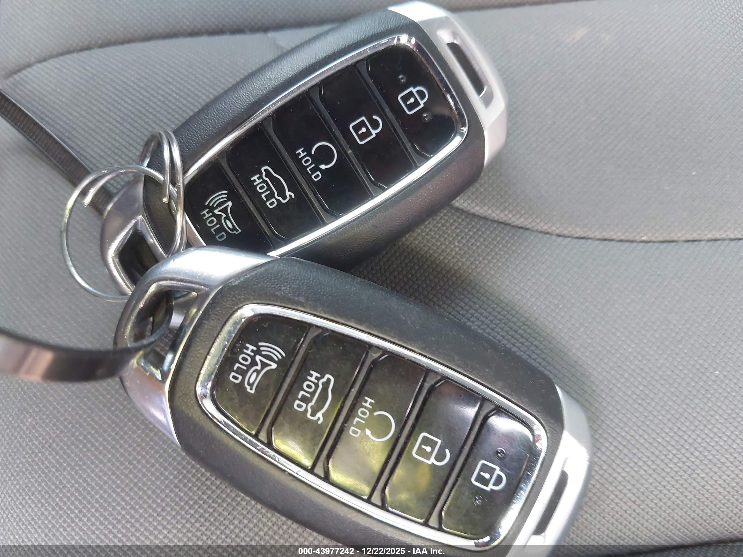 HYUNDAI ELANTRA image 11