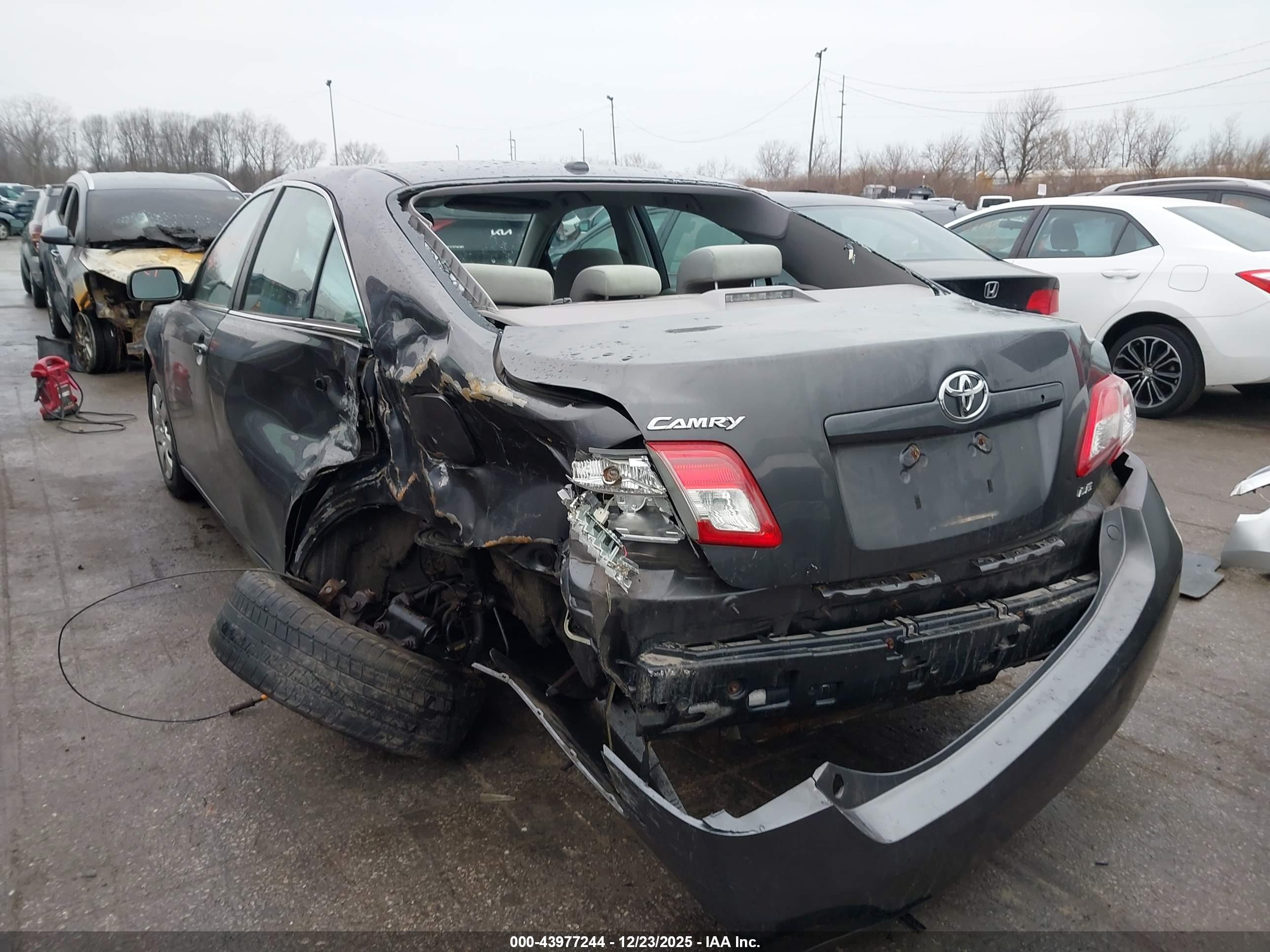 TOYOTA CAMRY image 3