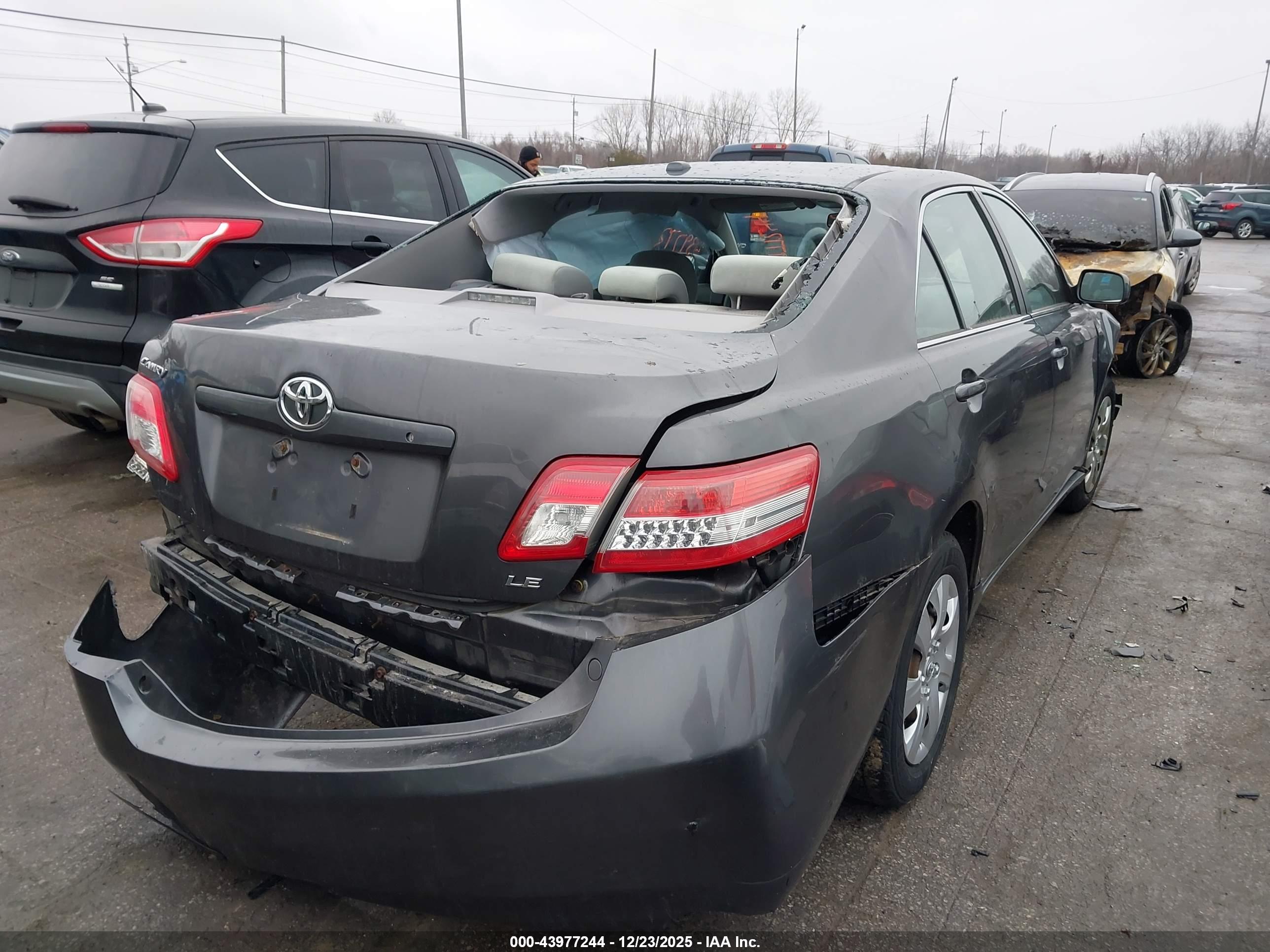 TOYOTA CAMRY image 4