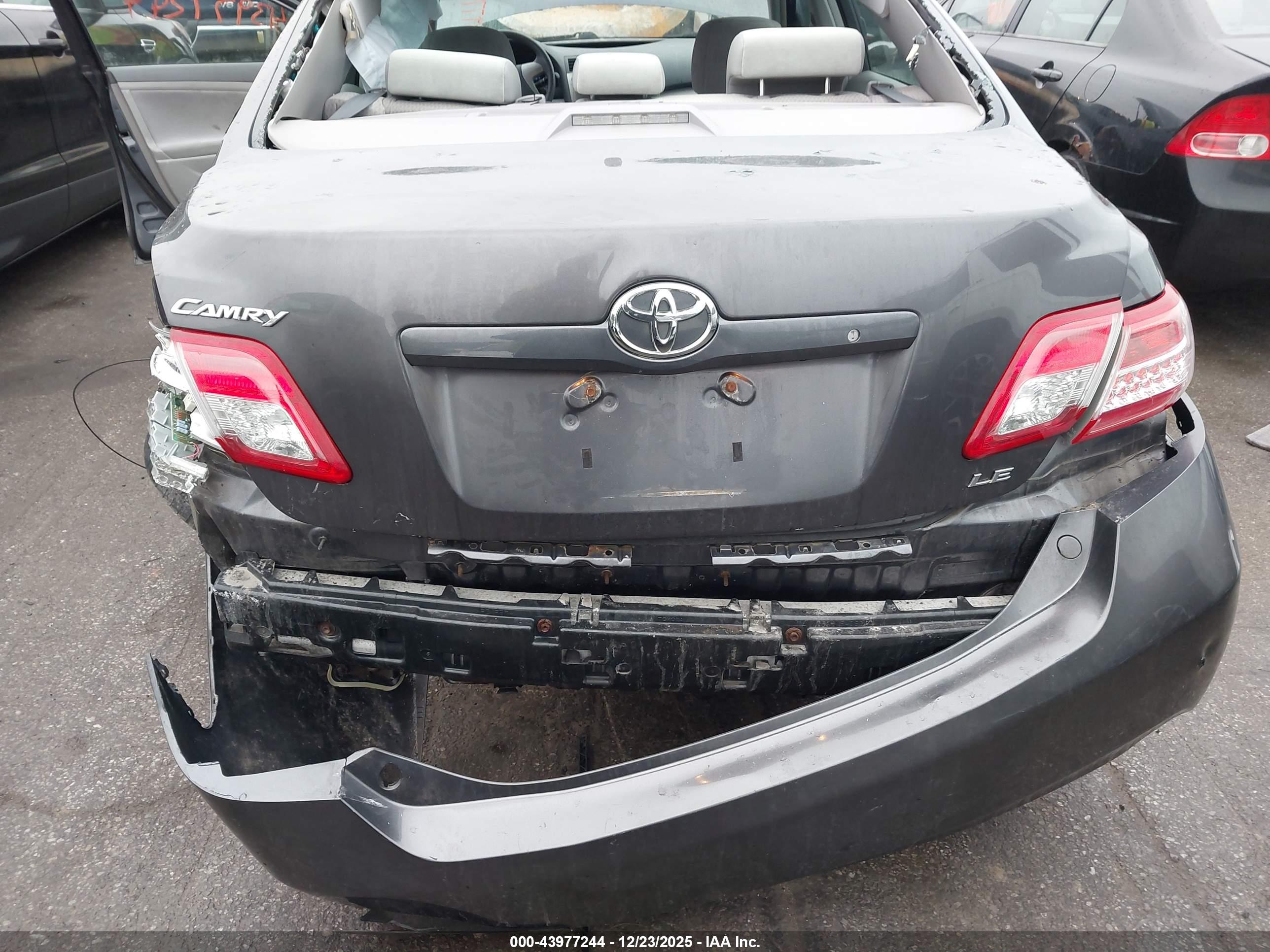TOYOTA CAMRY image 6