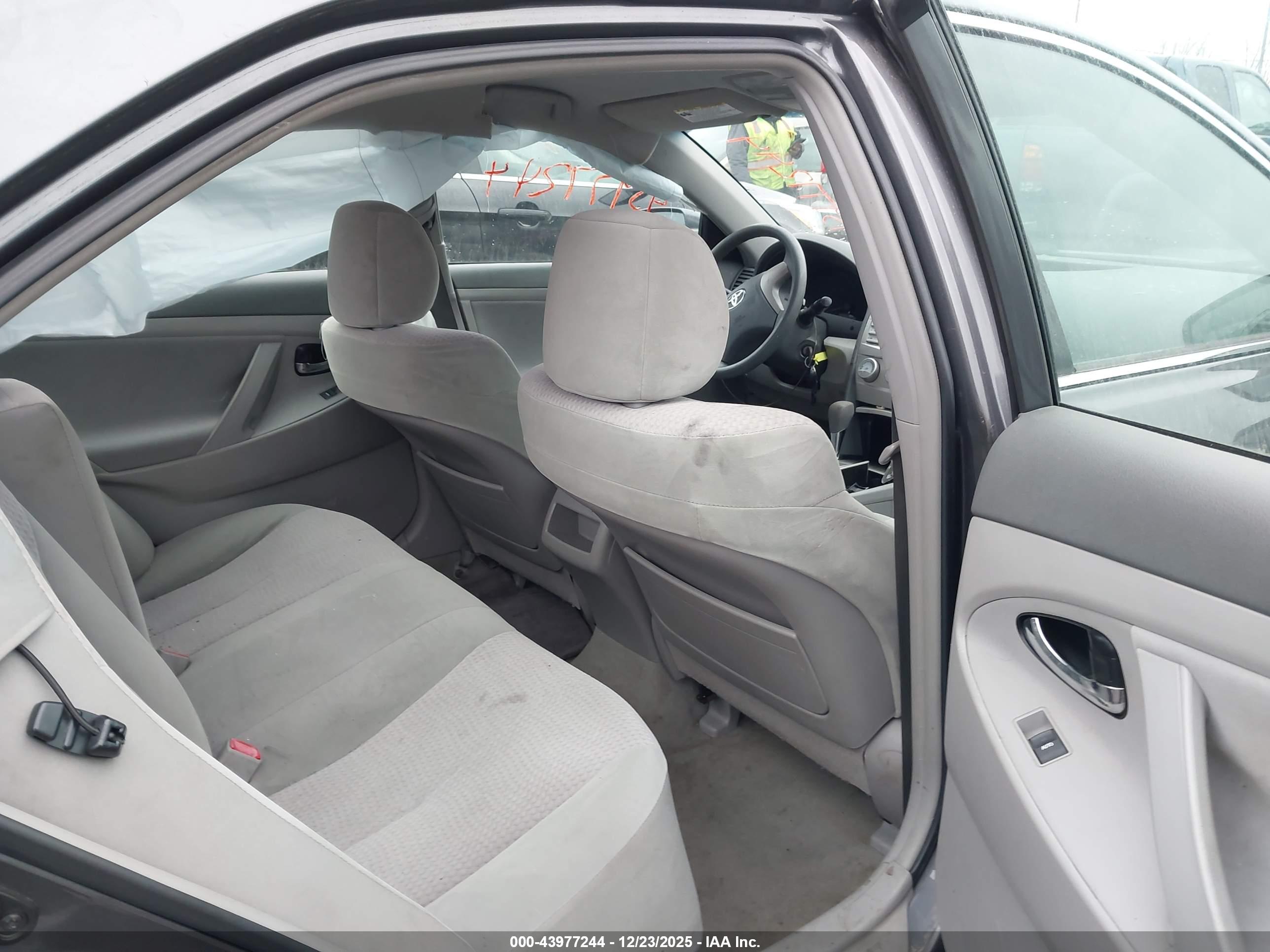 TOYOTA CAMRY image 8