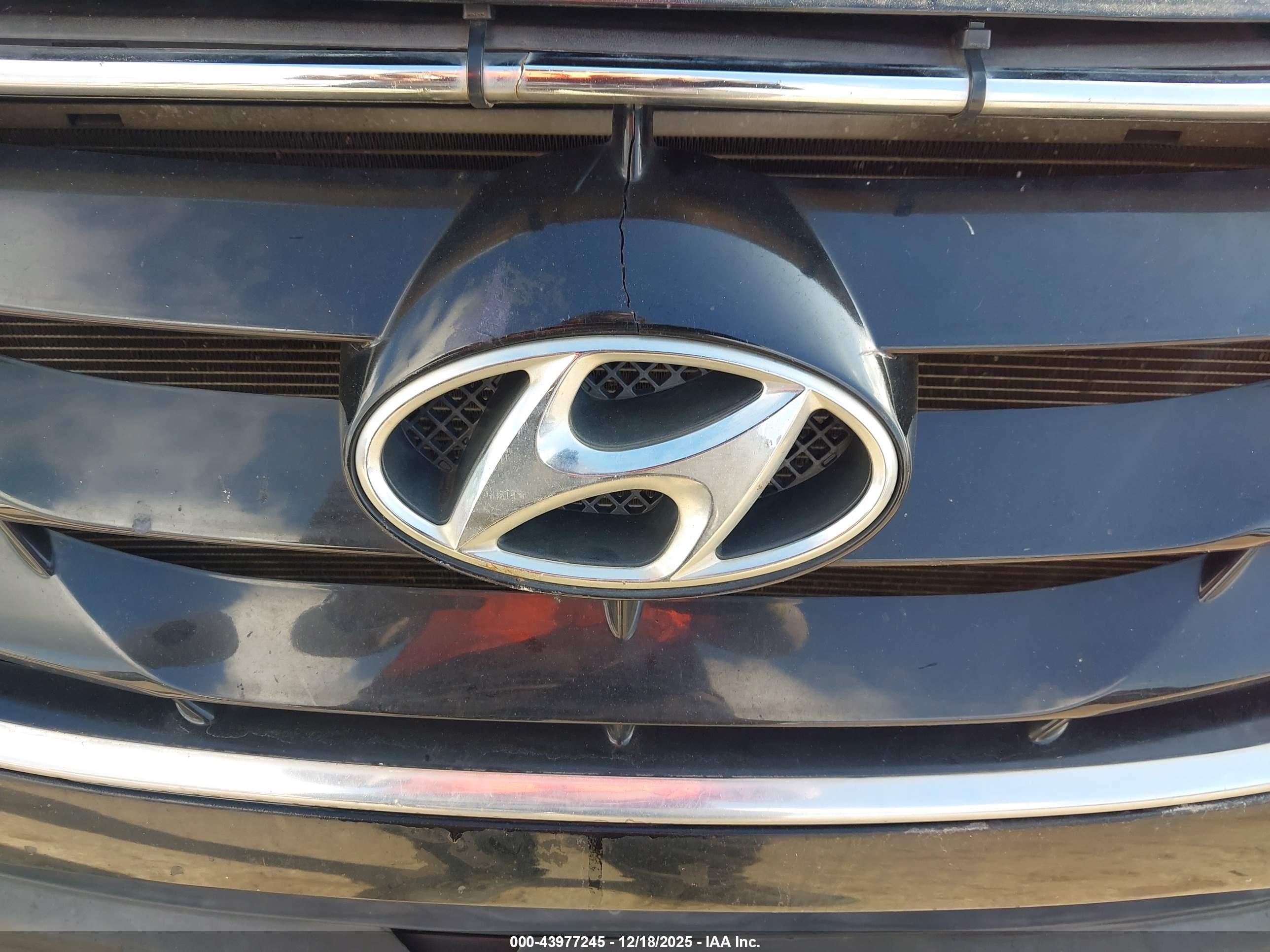 HYUNDAI SANTA image 6