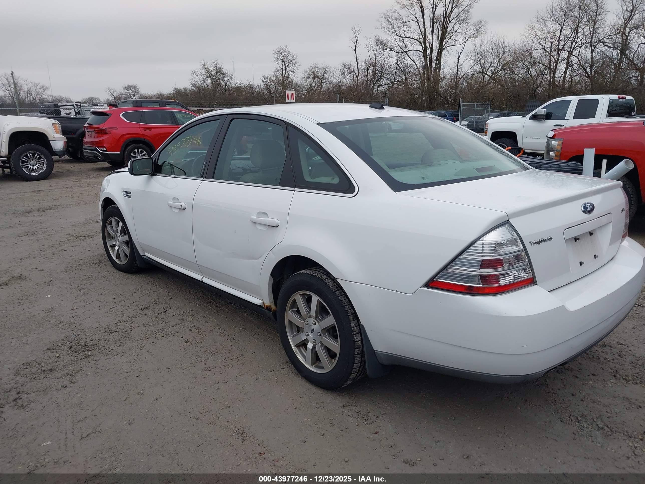 FORD TAURUS image 3