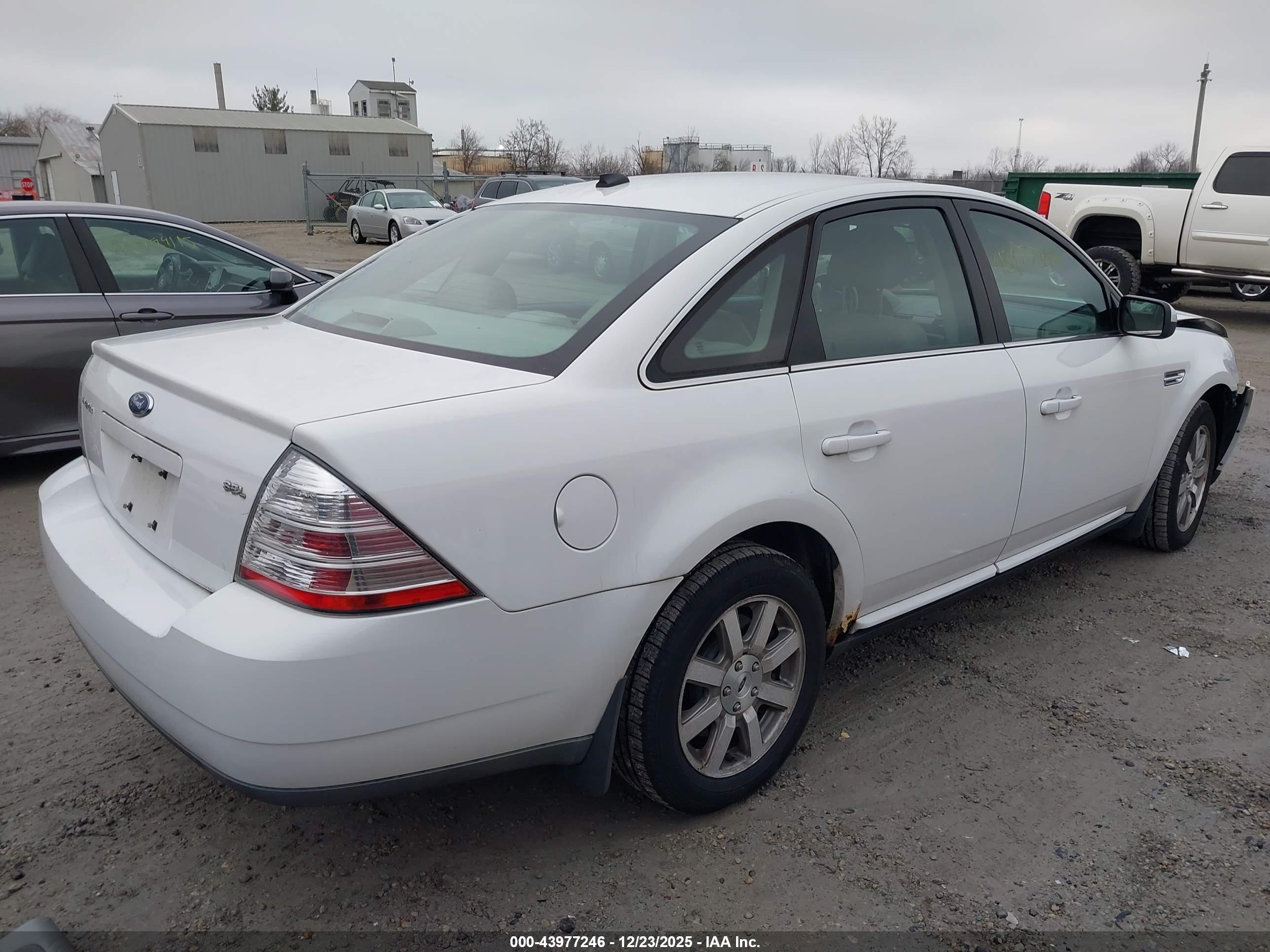 FORD TAURUS image 4